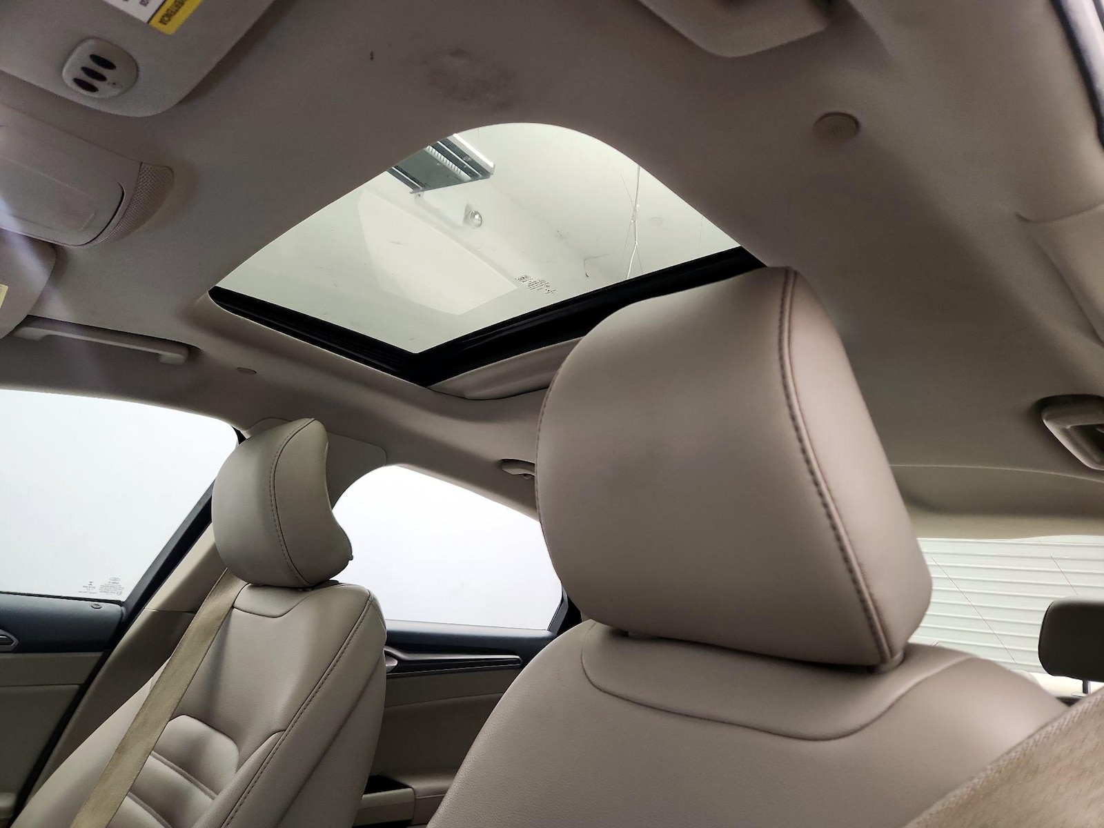 Sunroof(s) & Overhead Airbags