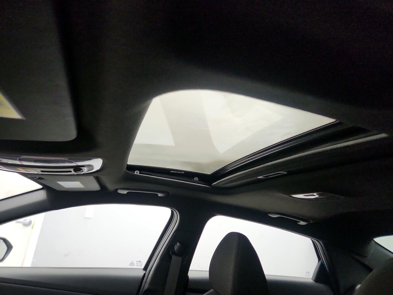 Sunroof(s) & Overhead Airbags