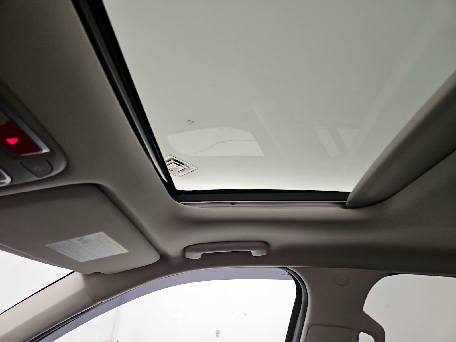 Sunroof(s) & Overhead Airbags