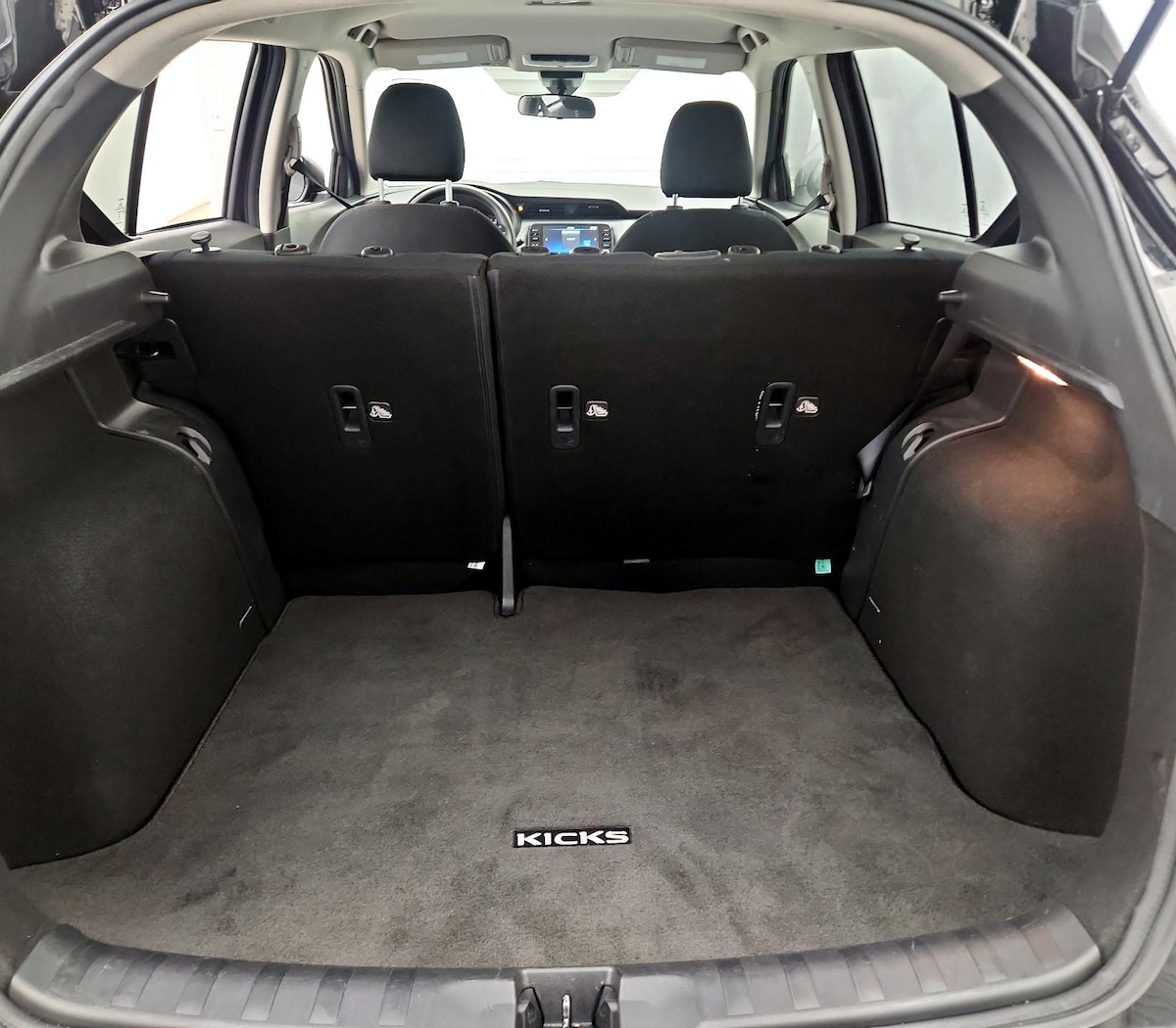 Trunk/Cargo (Seats Up)