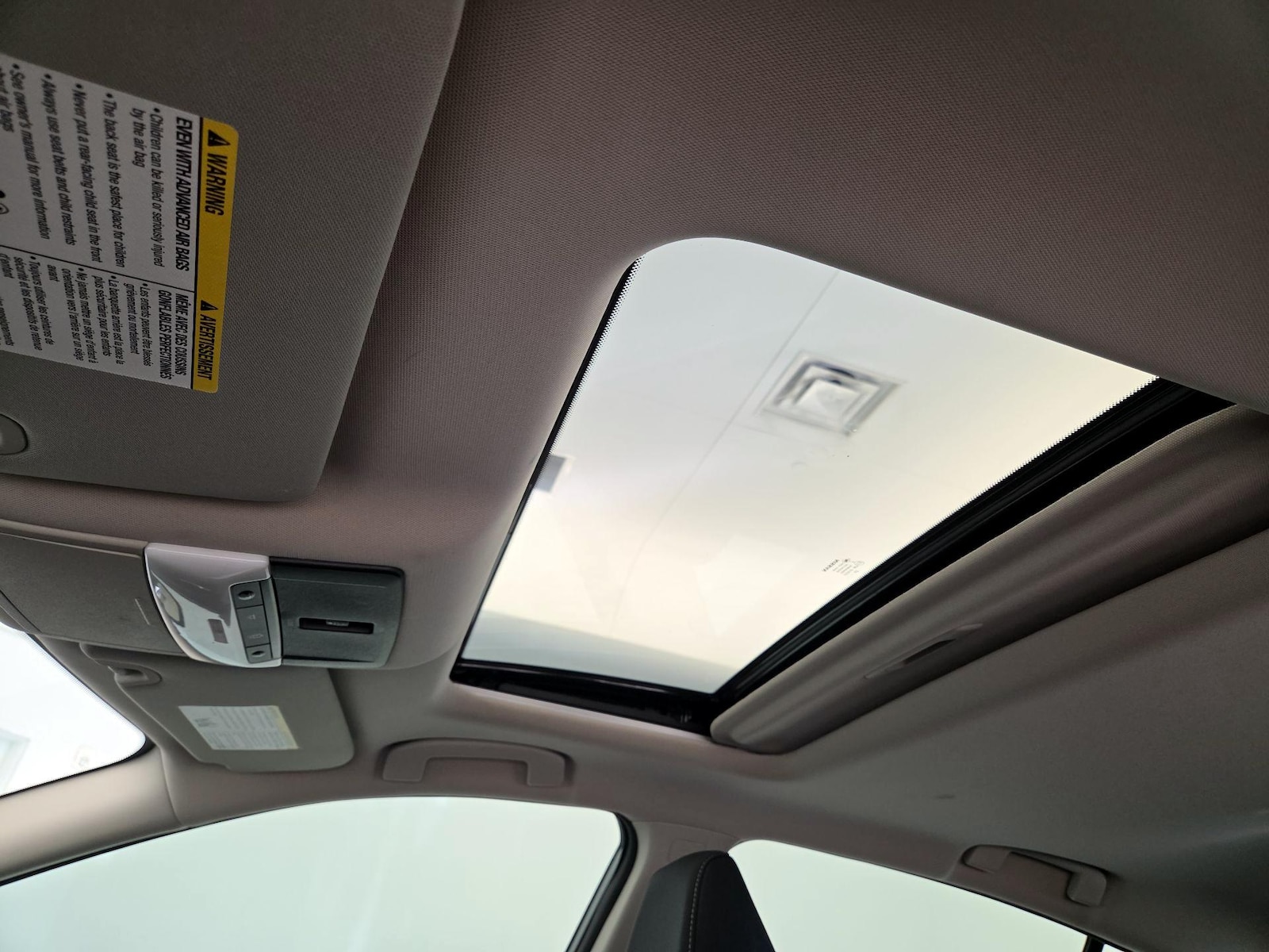 Sunroof(s) & Overhead Airbags