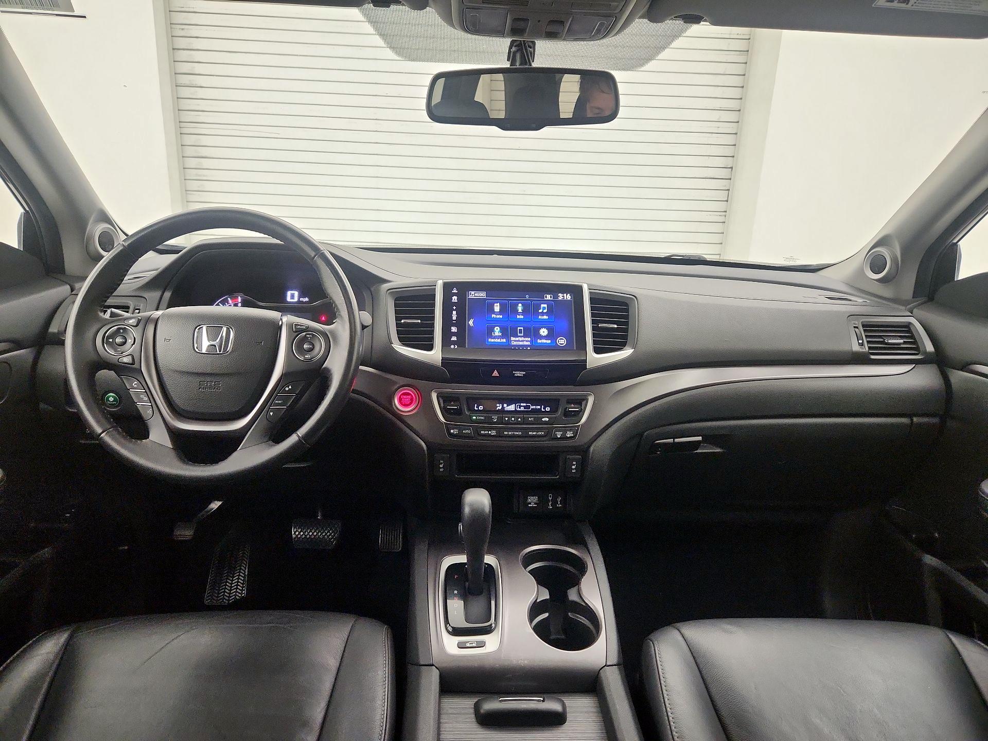 Thumbnail: 2017 Honda Pilot - 9