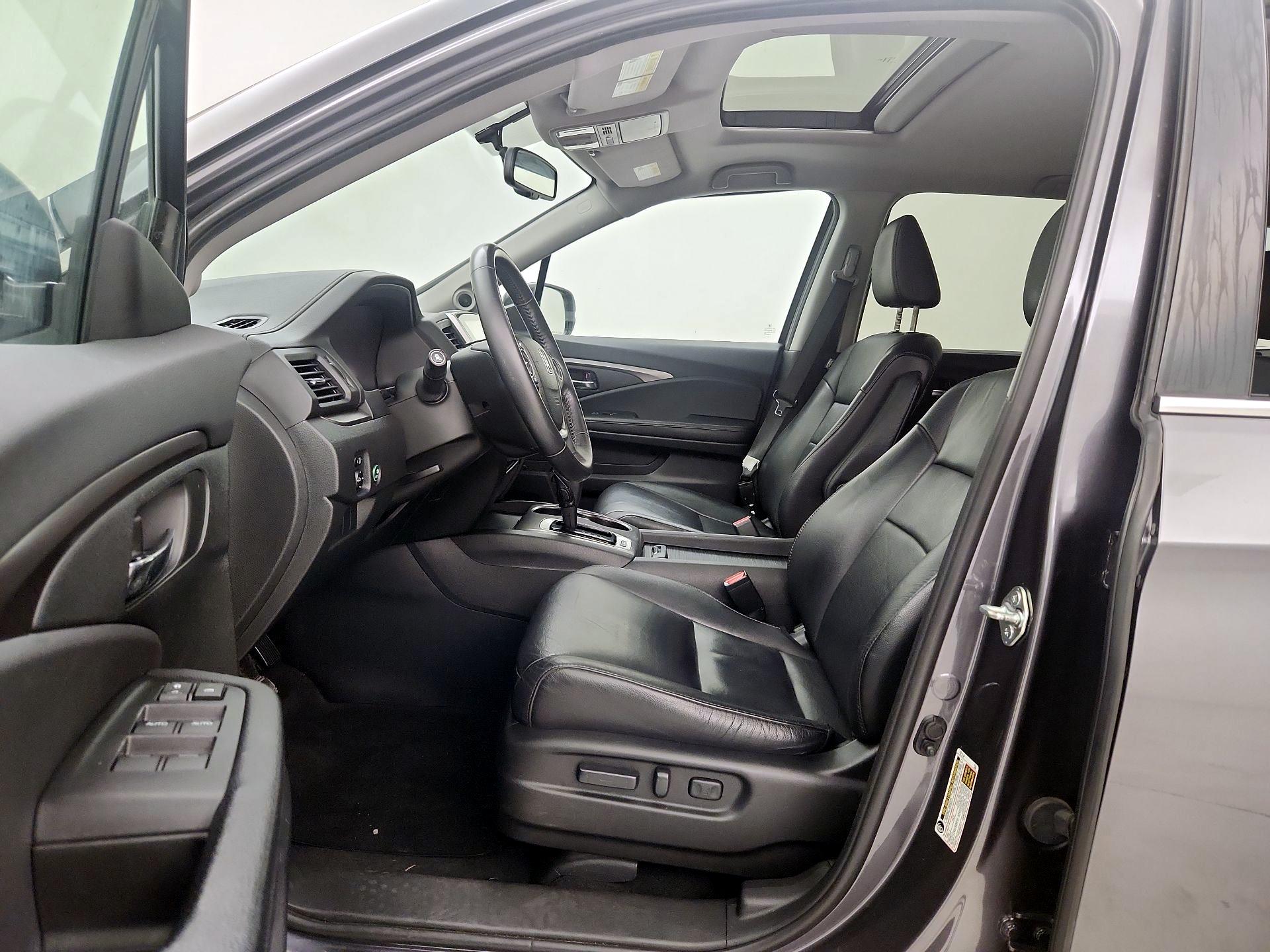Thumbnail: 2017 Honda Pilot - 11