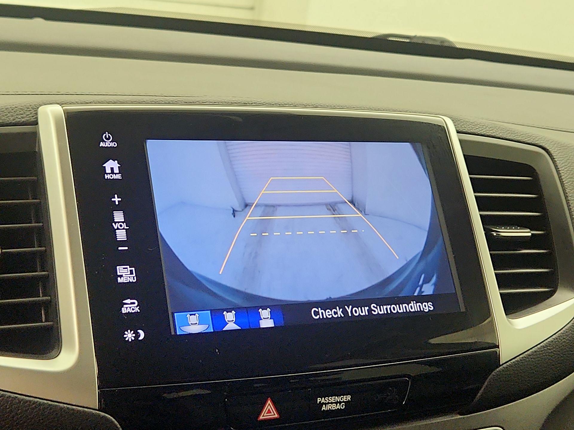 Thumbnail: 2017 Honda Pilot - 14