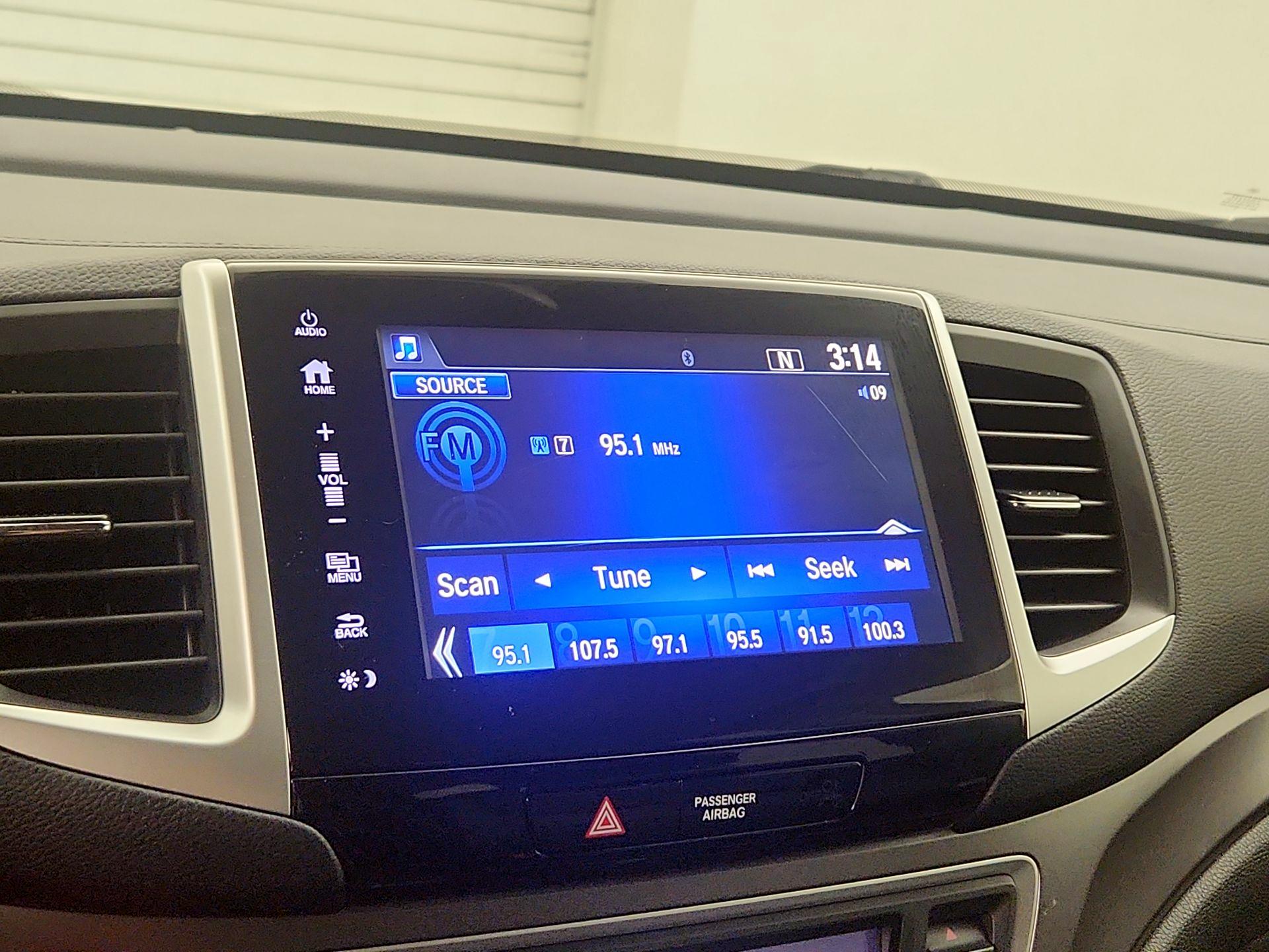 Thumbnail: 2017 Honda Pilot - 15