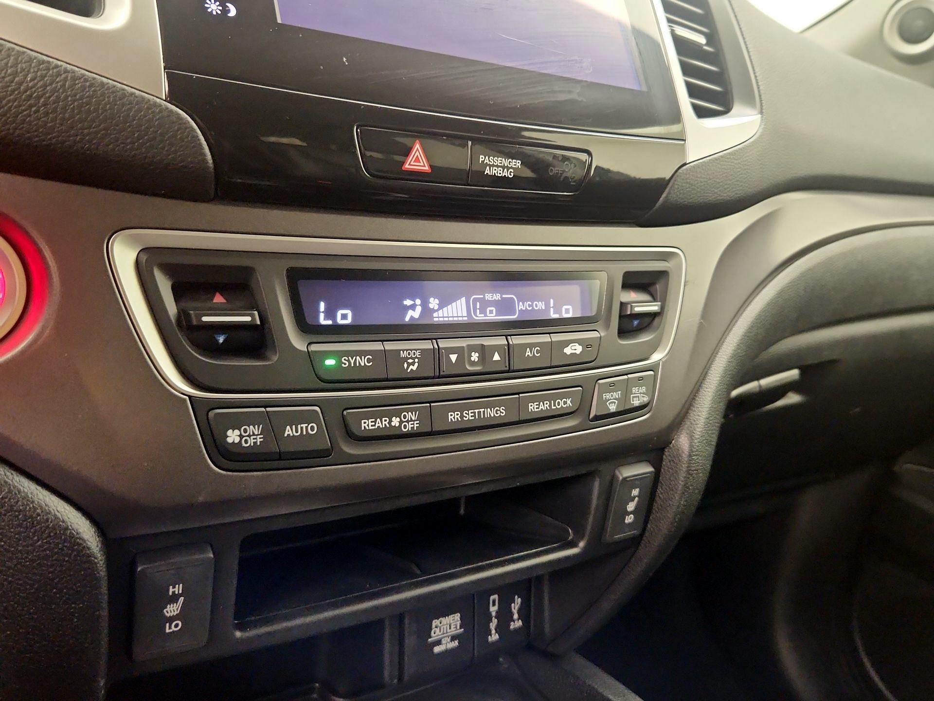 Thumbnail: 2017 Honda Pilot - 16