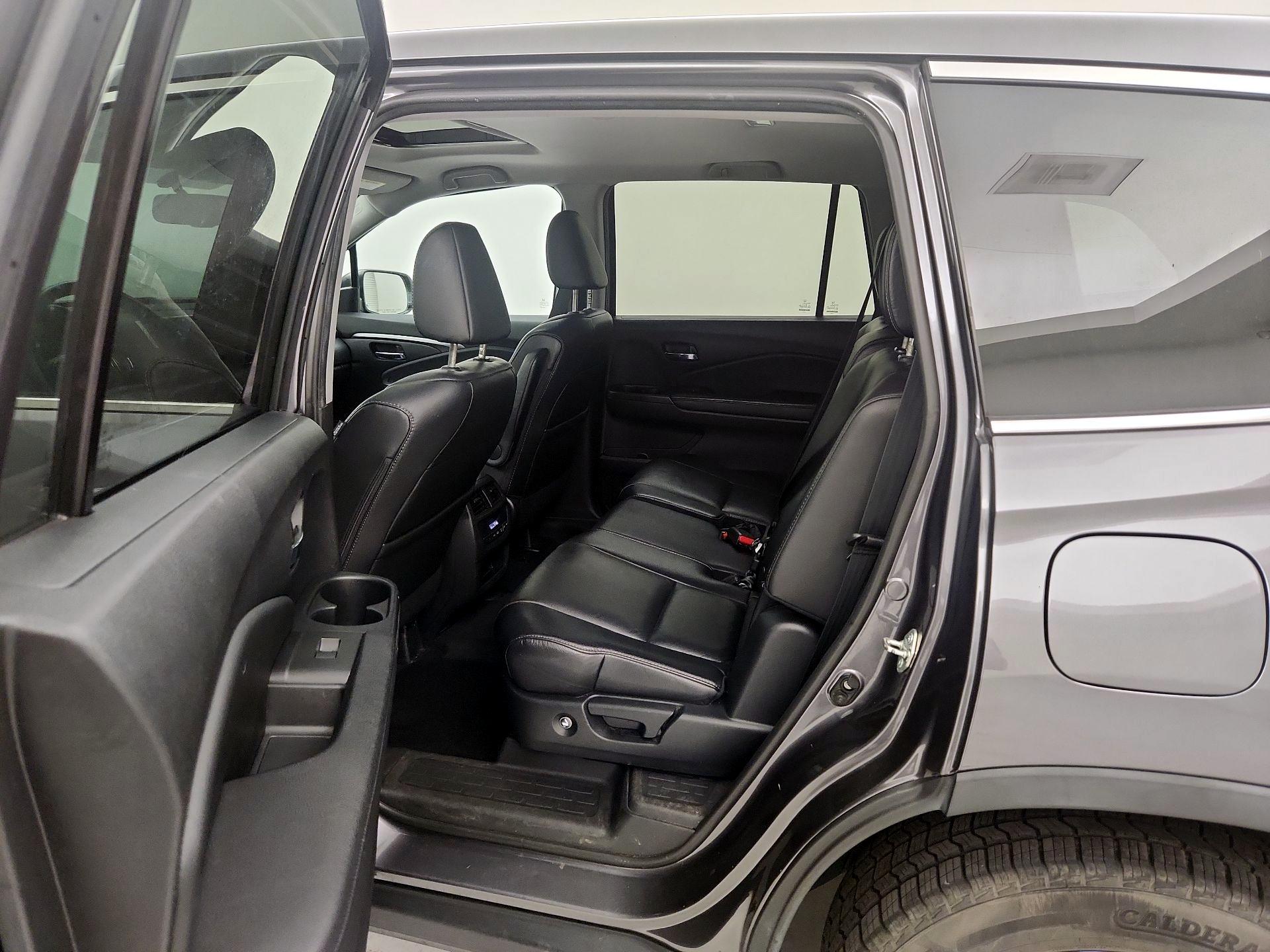 Thumbnail: 2017 Honda Pilot - 20