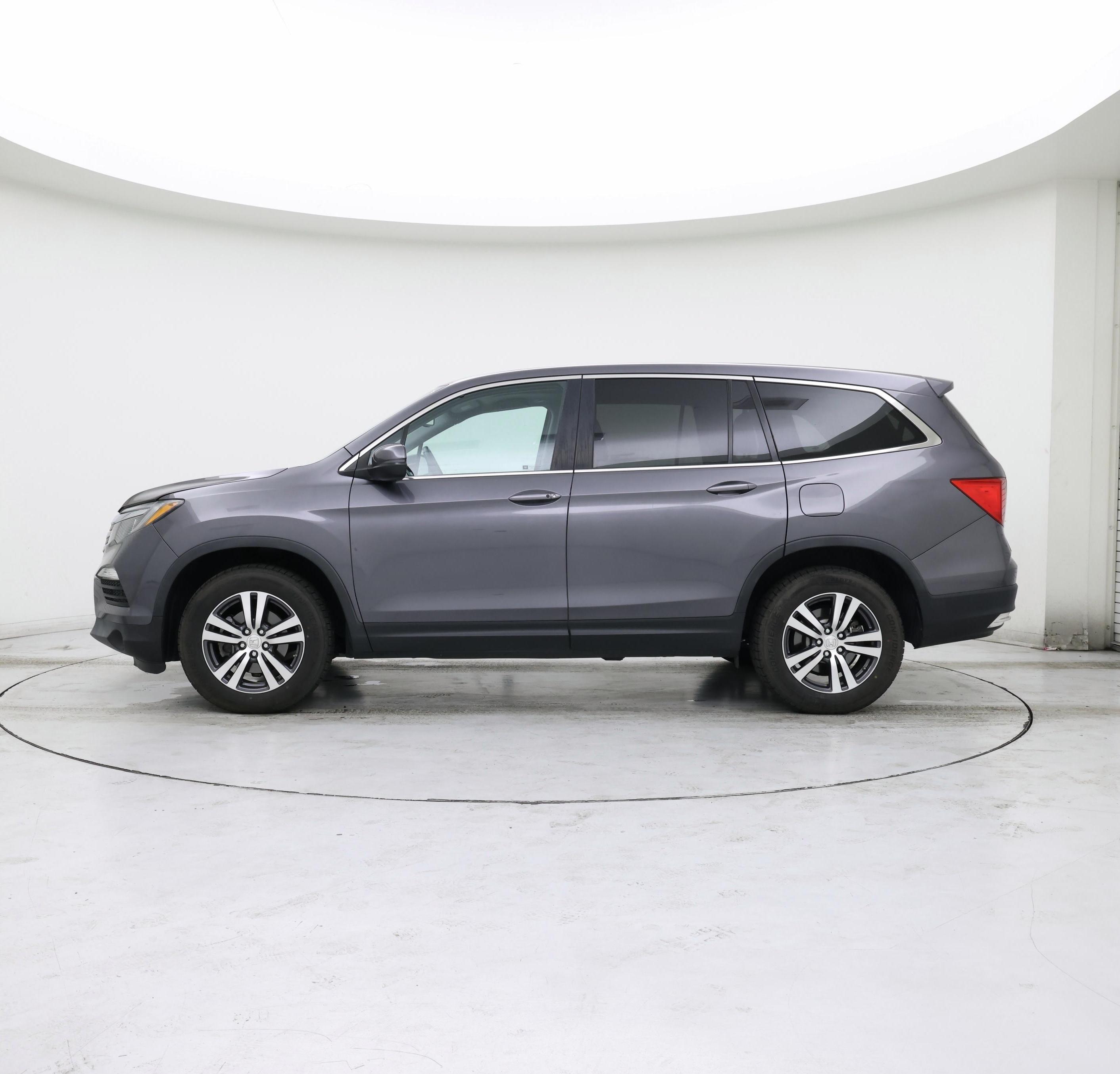 Thumbnail: 2017 Honda Pilot - 3