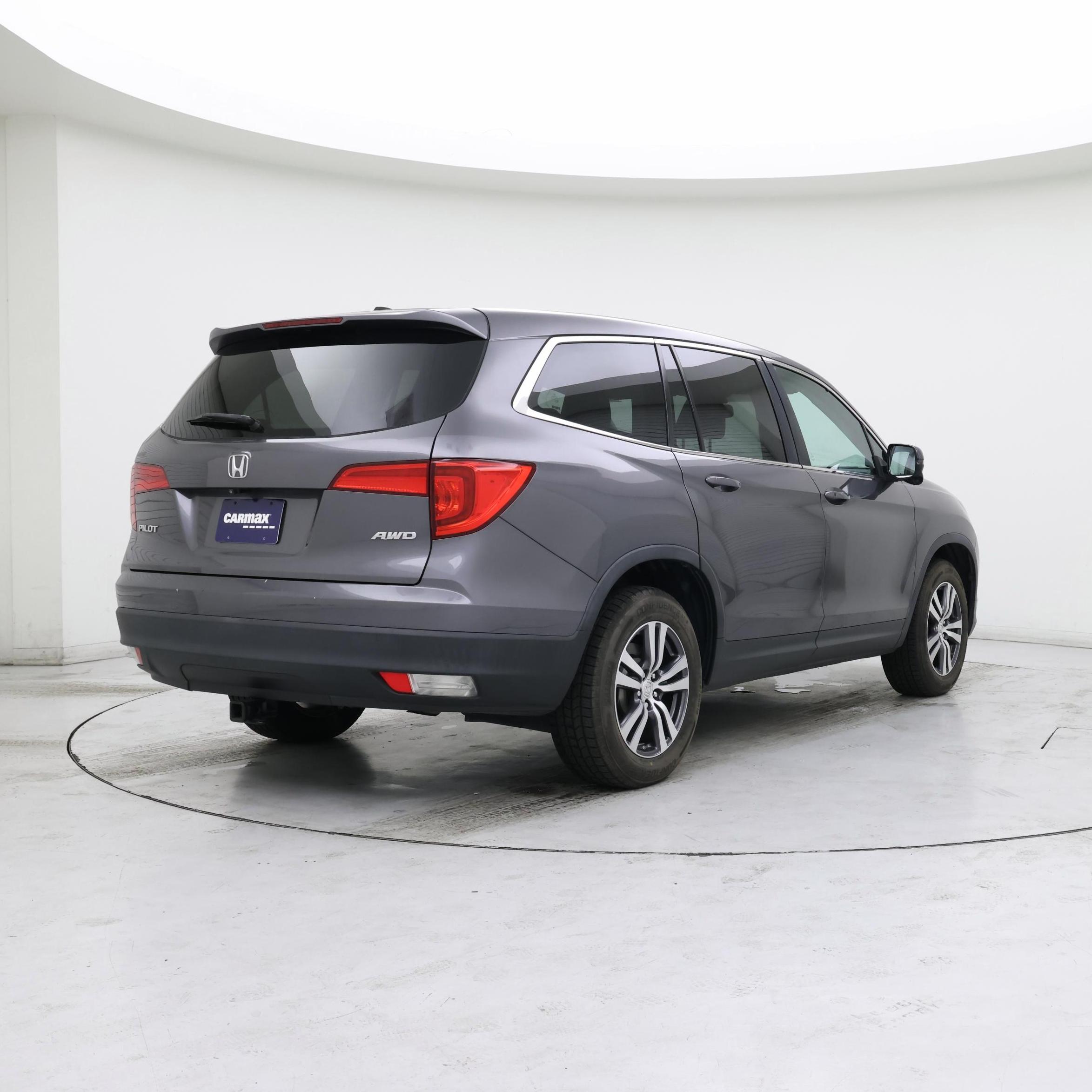 Thumbnail: 2017 Honda Pilot - 8
