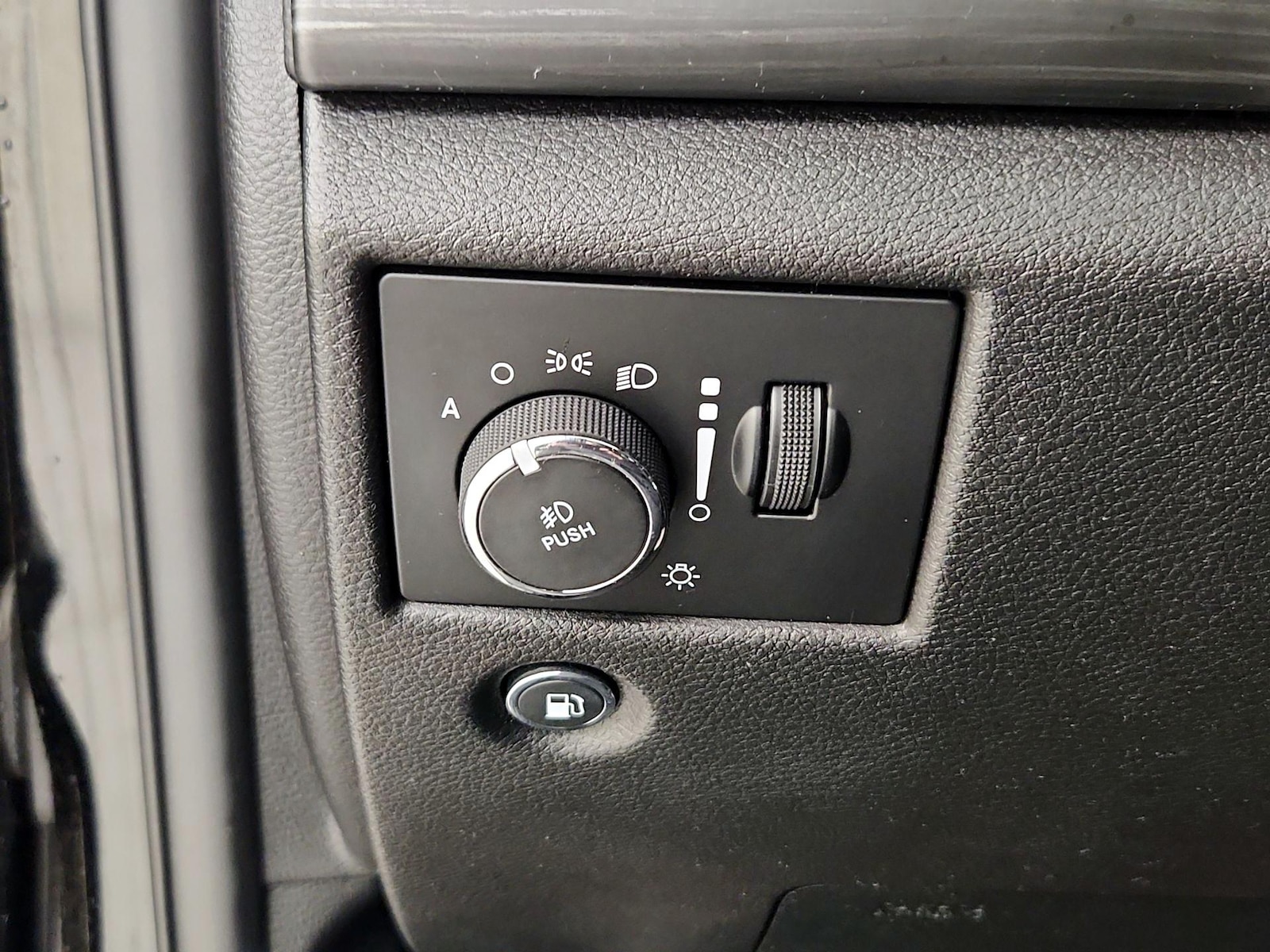 2019 Jeep Grand Cherokee Altitude - Photo 14