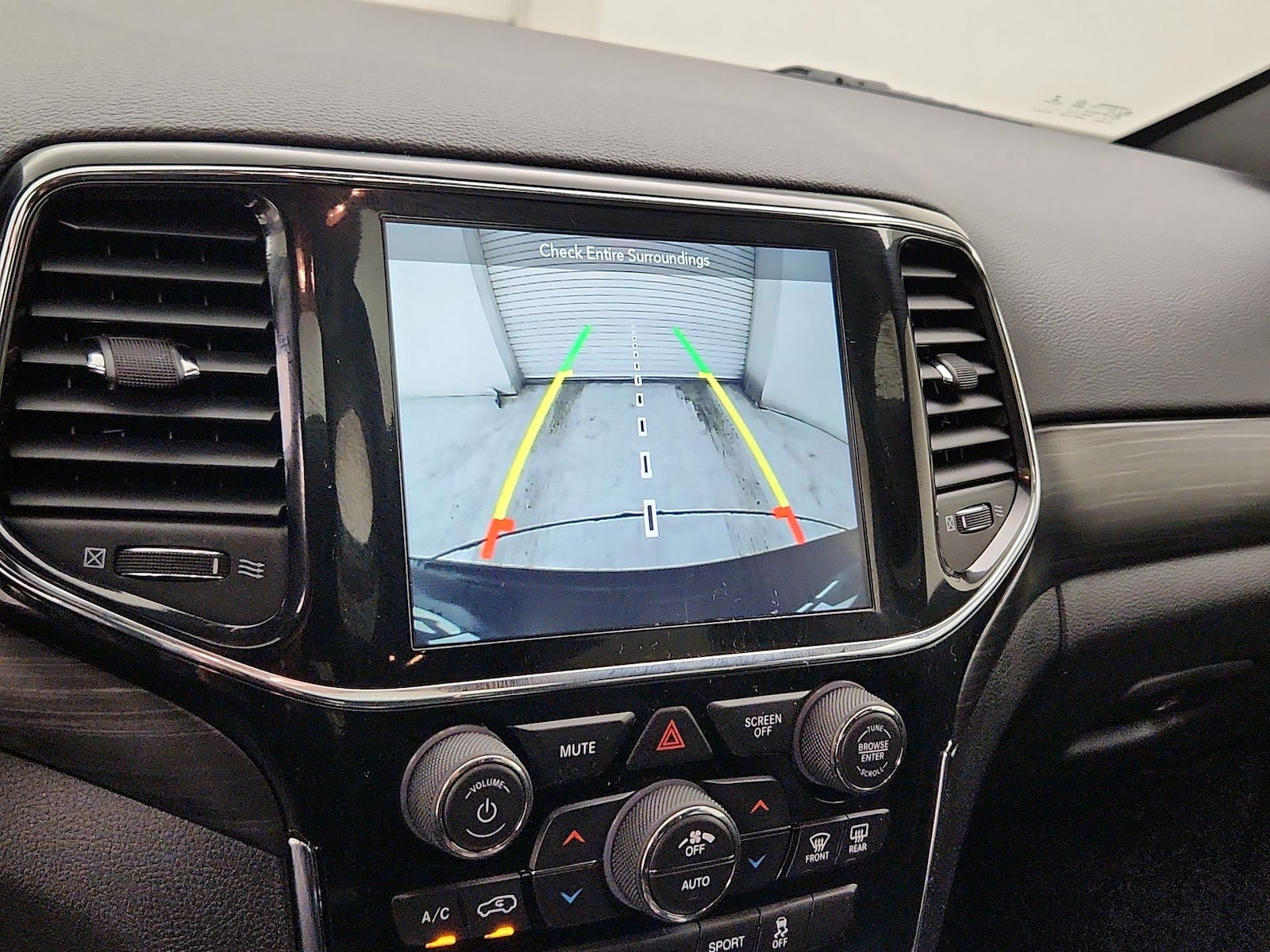 2019 Jeep Grand Cherokee Altitude - Photo 16