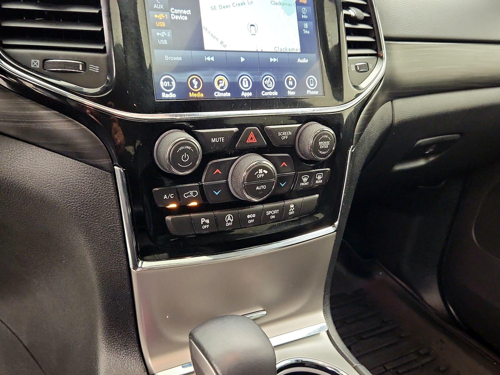 2019 Jeep Grand Cherokee Altitude - Photo 18