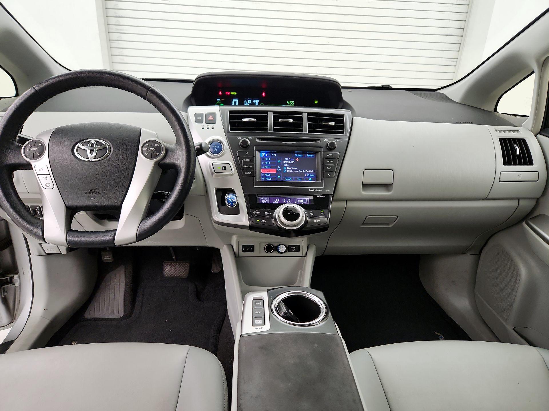 Thumbnail: 2014 Toyota Prius v - 9