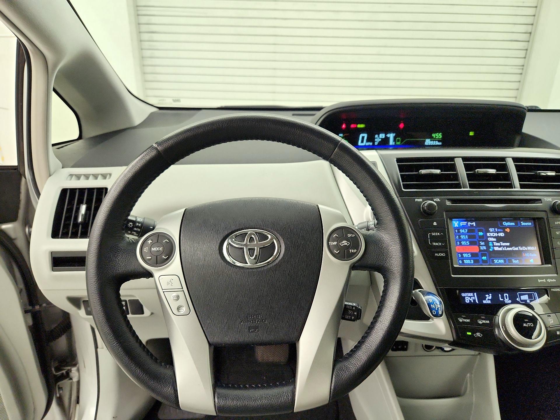 Thumbnail: 2014 Toyota Prius v - 10
