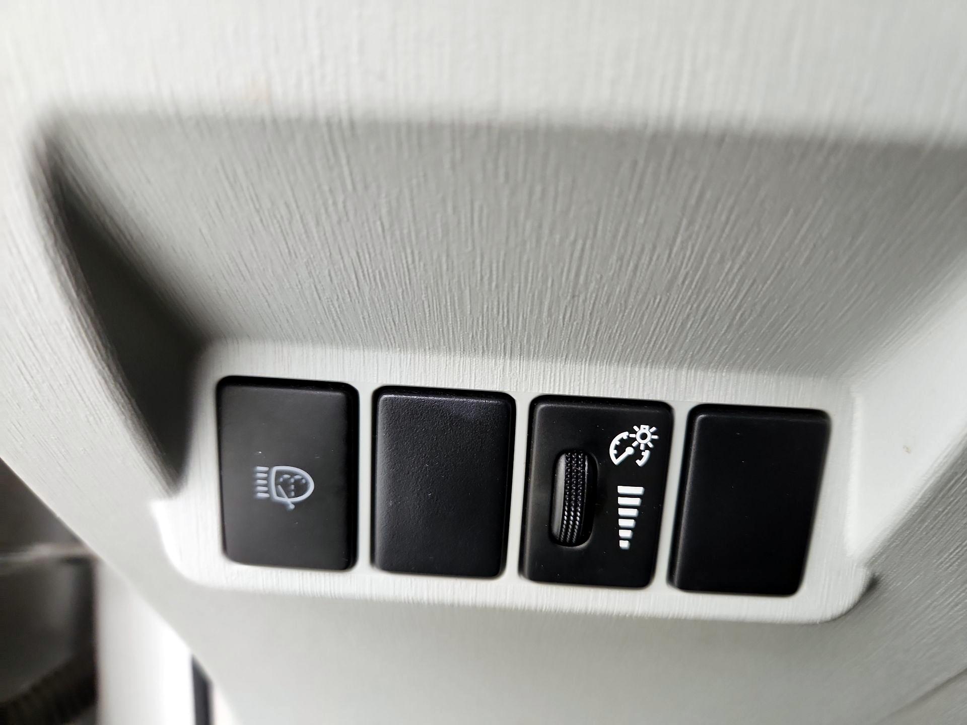 Thumbnail: 2014 Toyota Prius v - 13