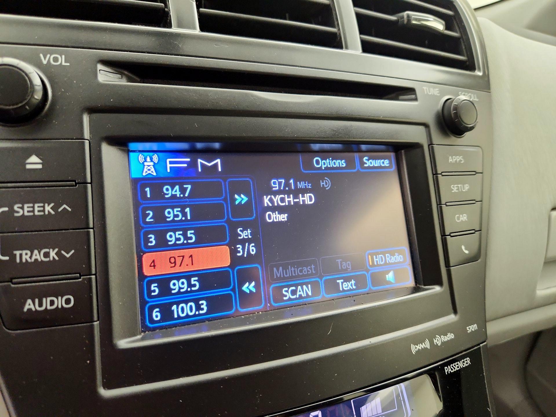 Thumbnail: 2014 Toyota Prius v - 15