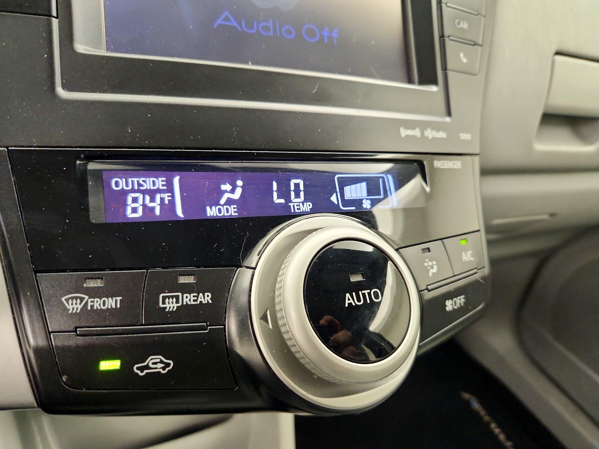 Thumbnail: 2014 Toyota Prius v - 16