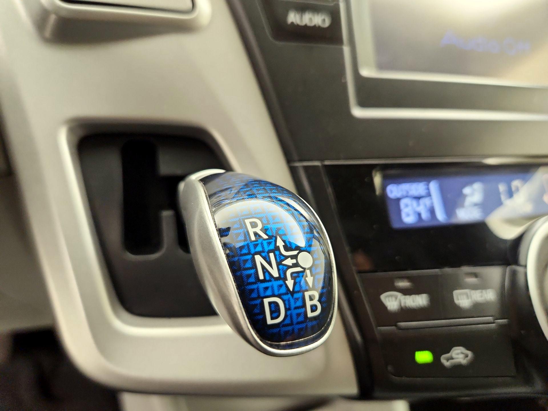 Thumbnail: 2014 Toyota Prius v - 17
