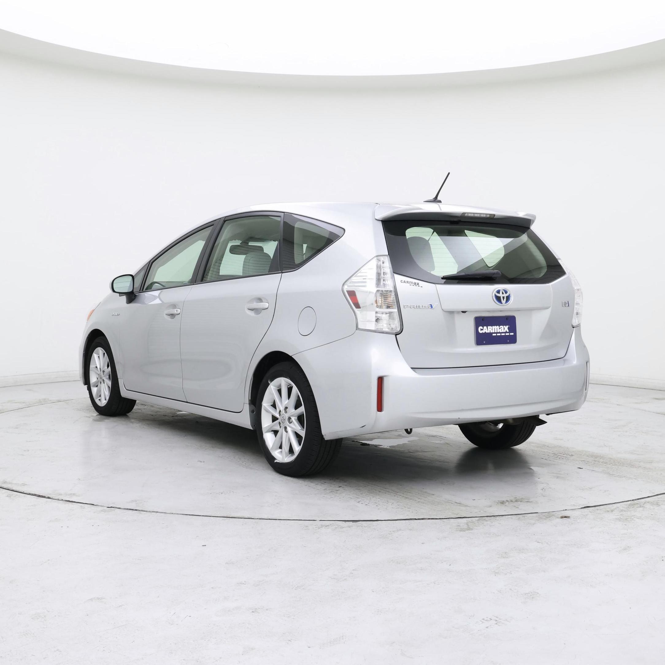 Thumbnail: 2014 Toyota Prius v - 2