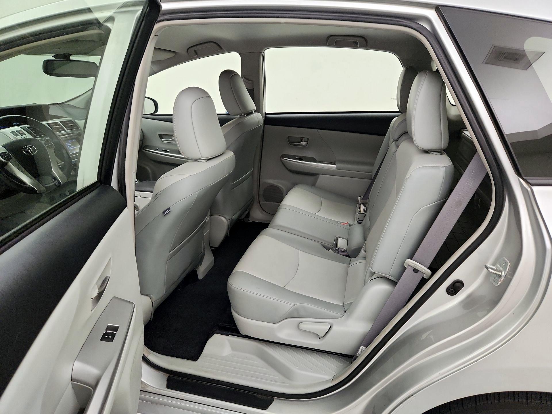 Thumbnail: 2014 Toyota Prius v - 19