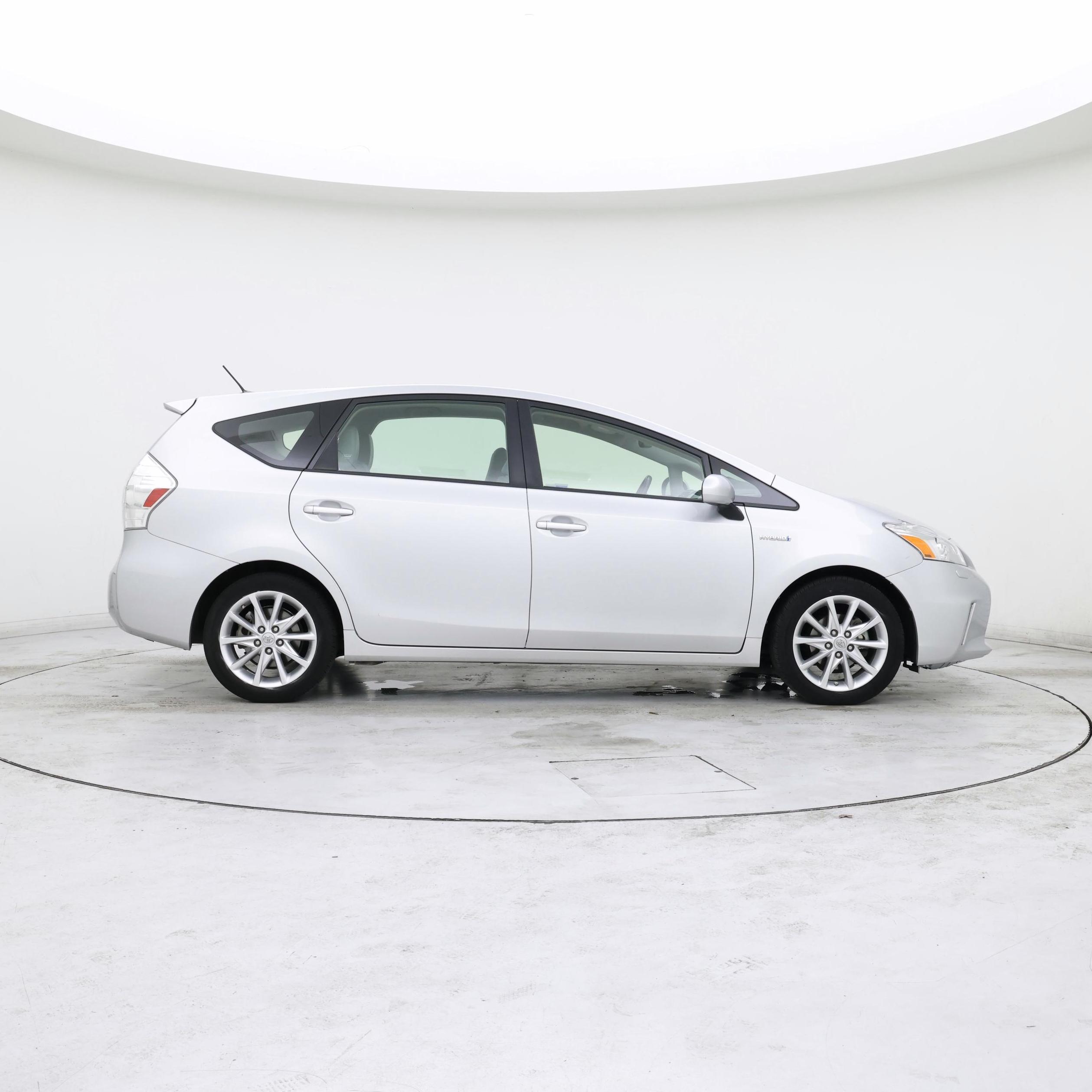 Thumbnail: 2014 Toyota Prius v - 7