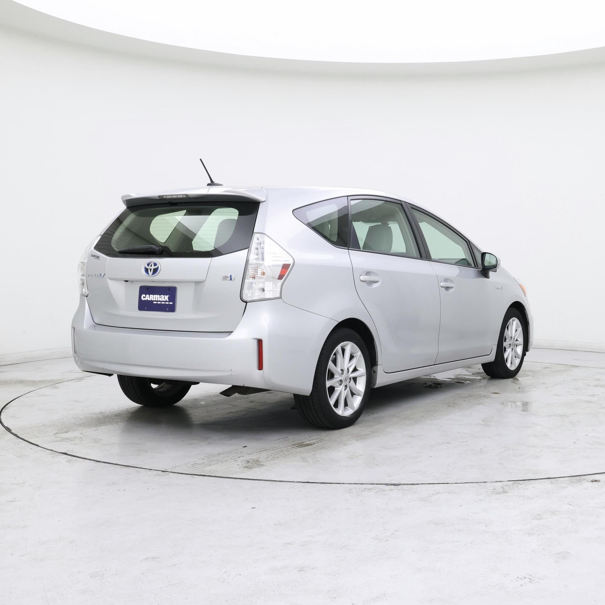 Thumbnail: 2014 Toyota Prius v - 8