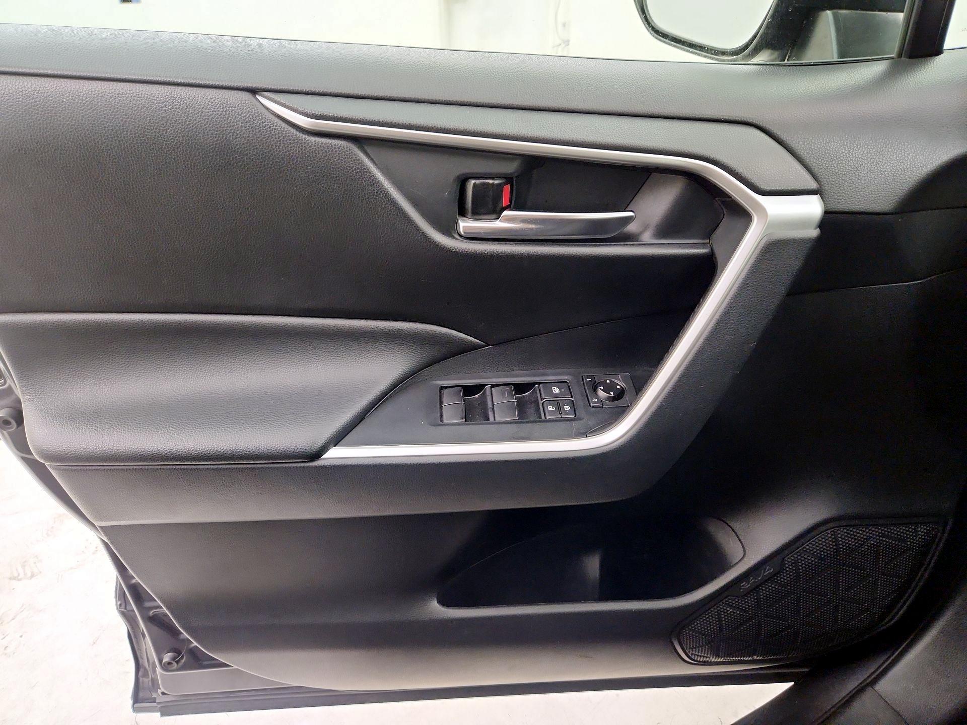 Thumbnail: 2019 Toyota RAV4 - 12