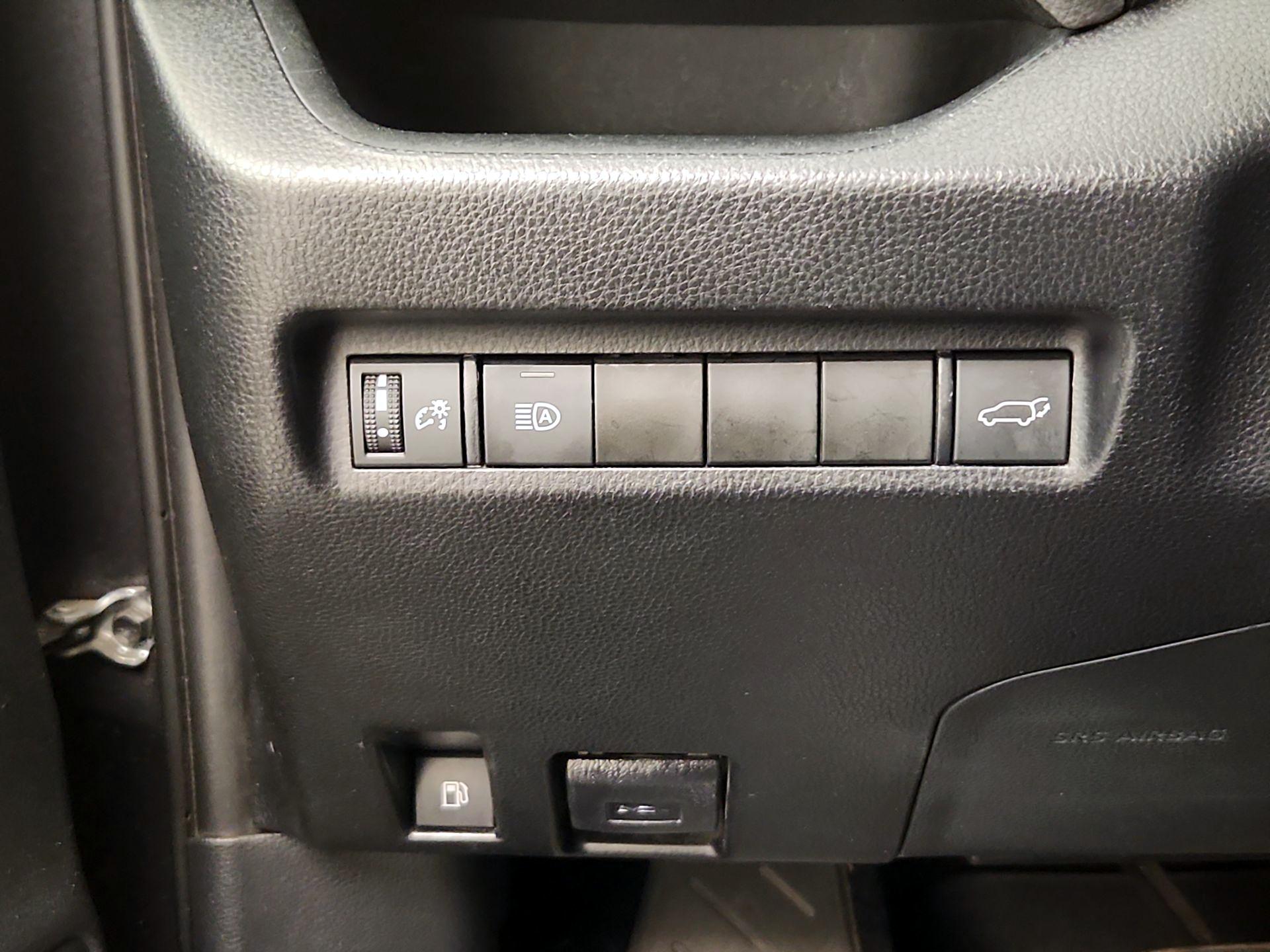 Thumbnail: 2019 Toyota RAV4 - 13
