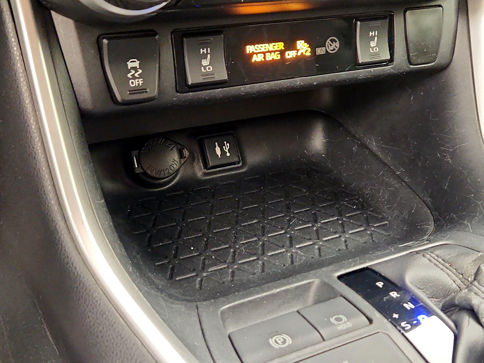 Thumbnail: 2019 Toyota RAV4 - 18