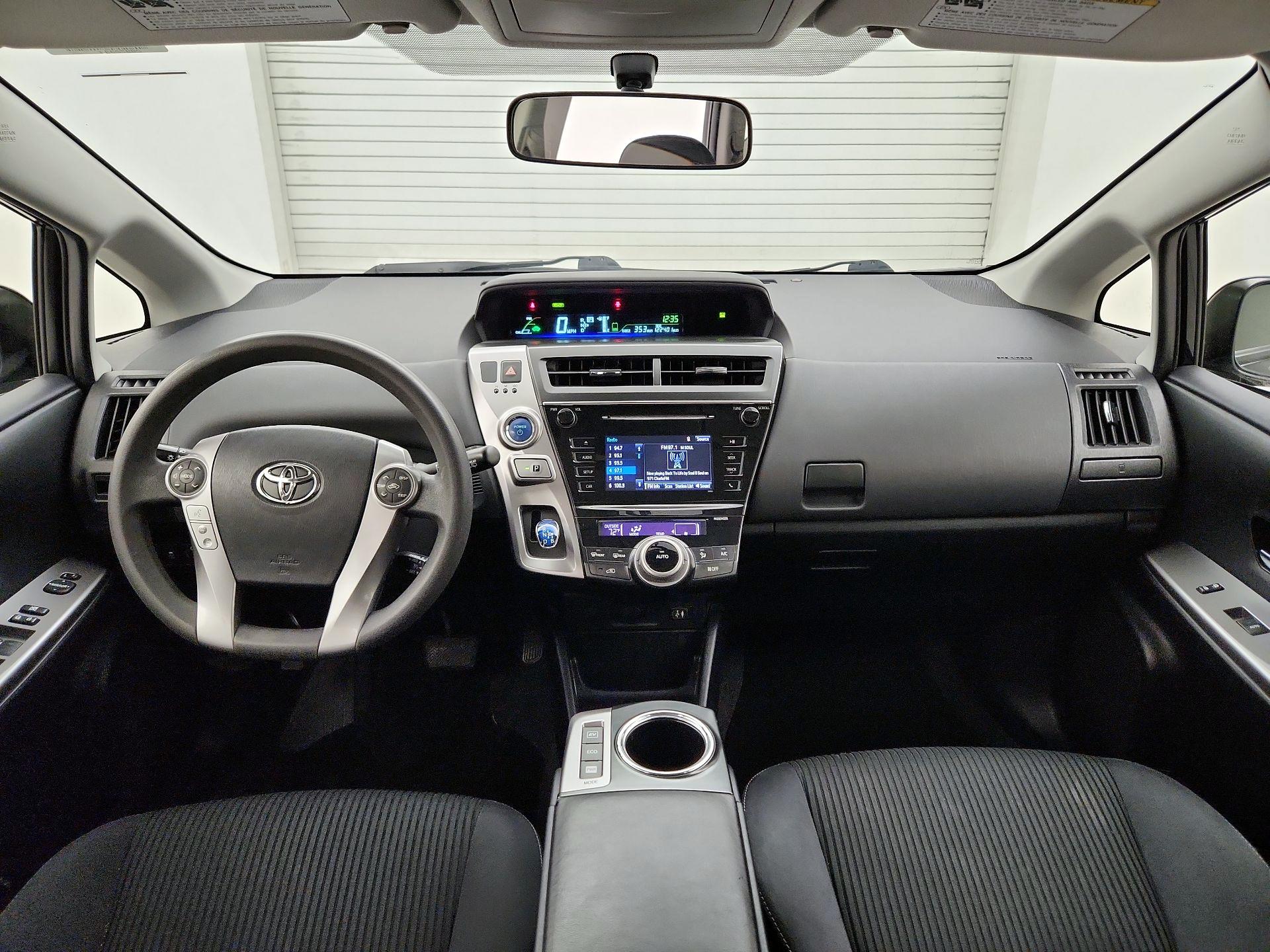 Thumbnail: 2017 Toyota Prius v - 9