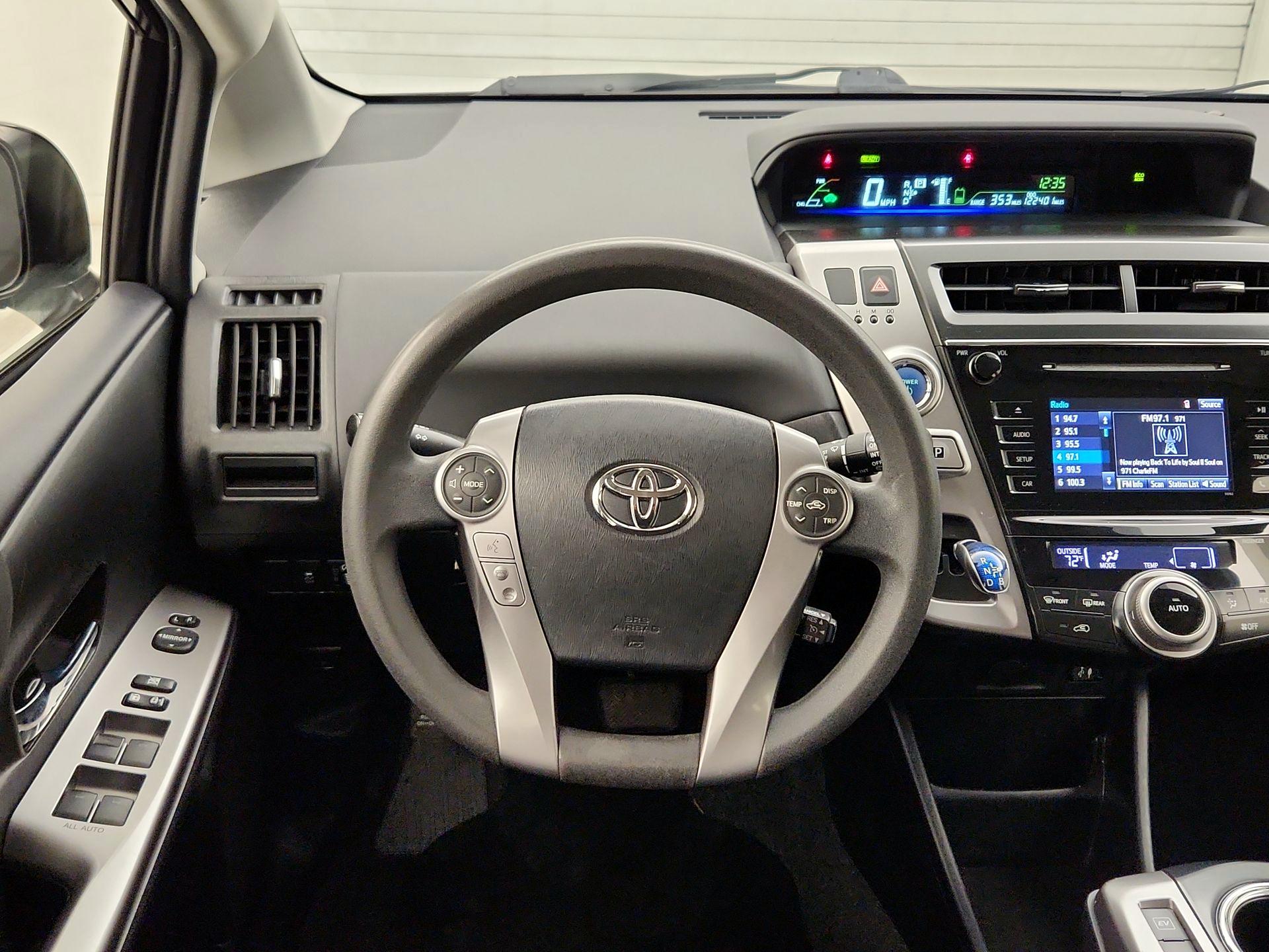 Thumbnail: 2017 Toyota Prius v - 10