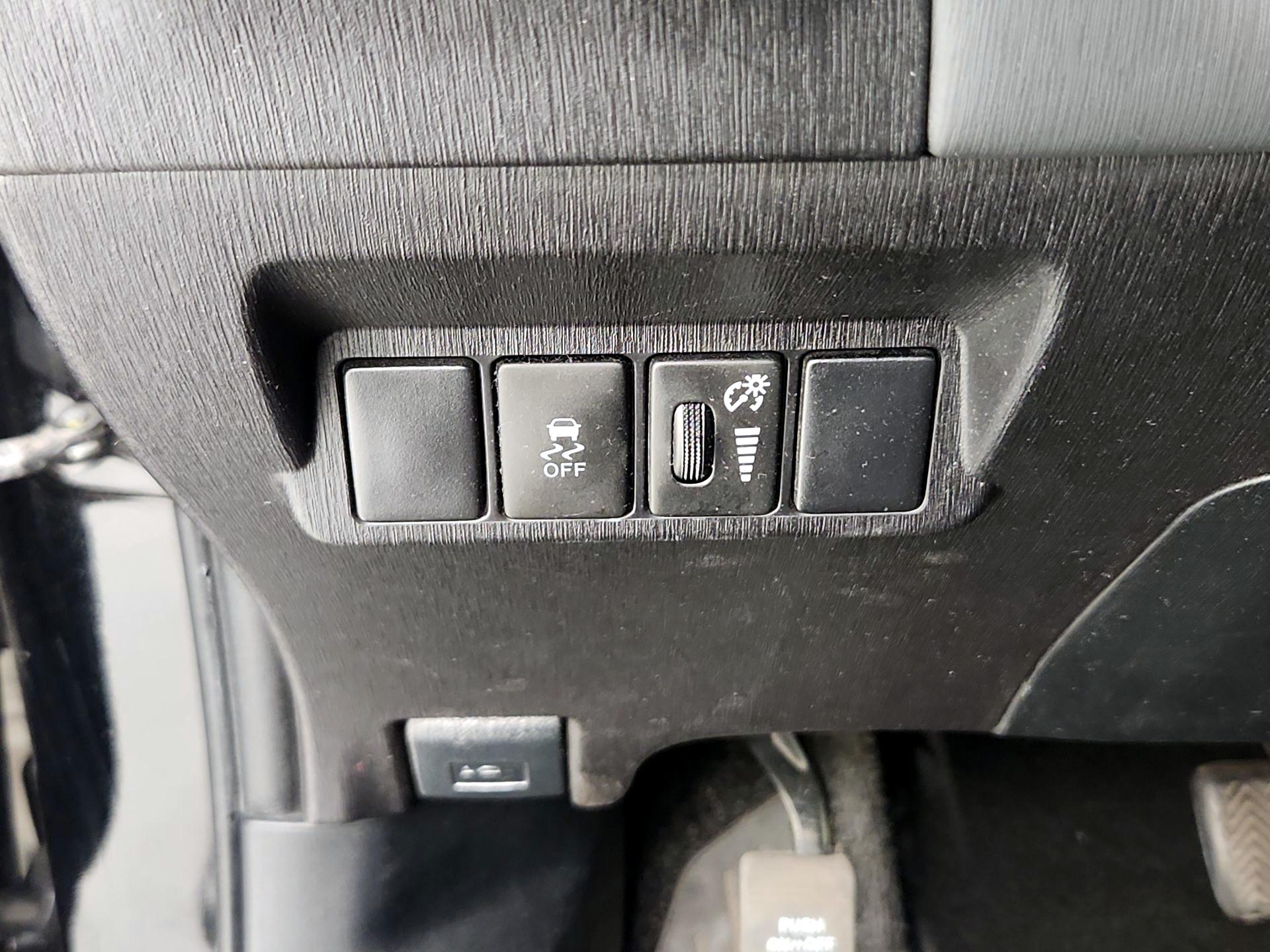 Thumbnail: 2017 Toyota Prius v - 13