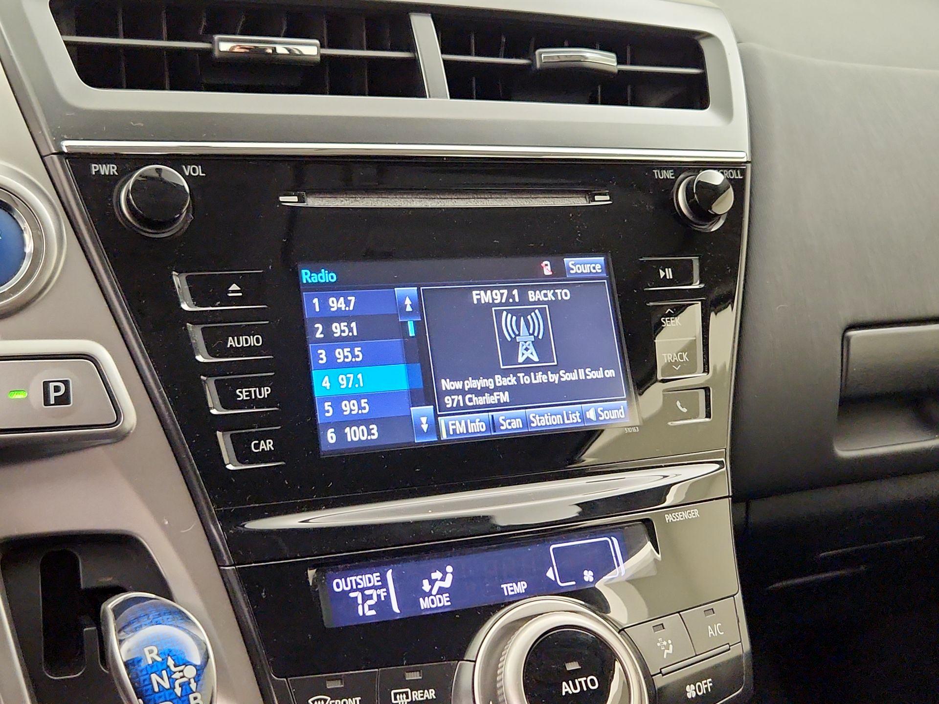 Thumbnail: 2017 Toyota Prius v - 15