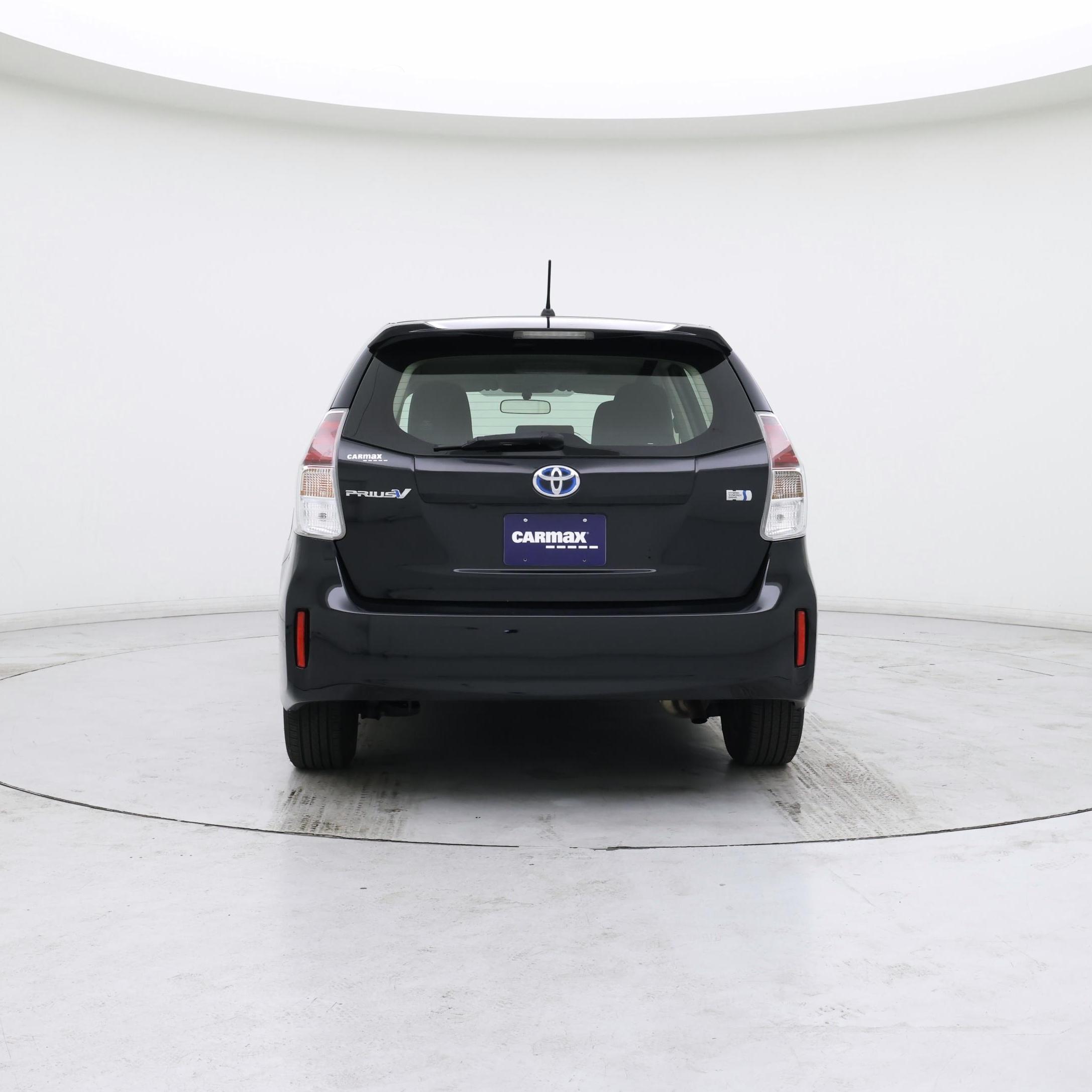 Thumbnail: 2017 Toyota Prius v - 6