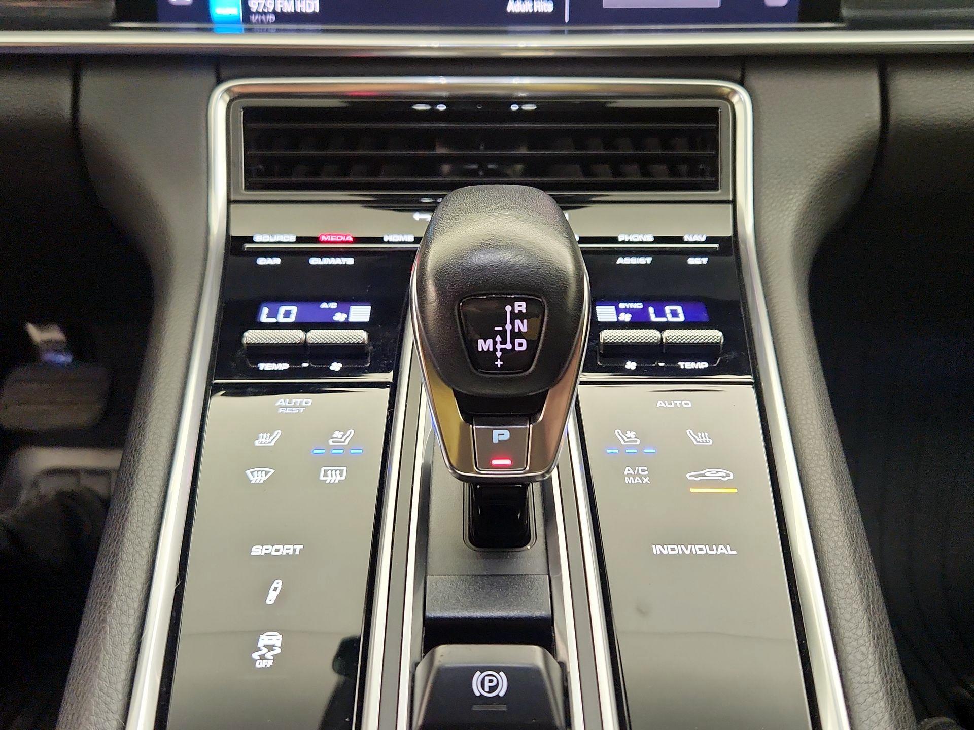 Thumbnail: 2022 Porsche Panamera - 18