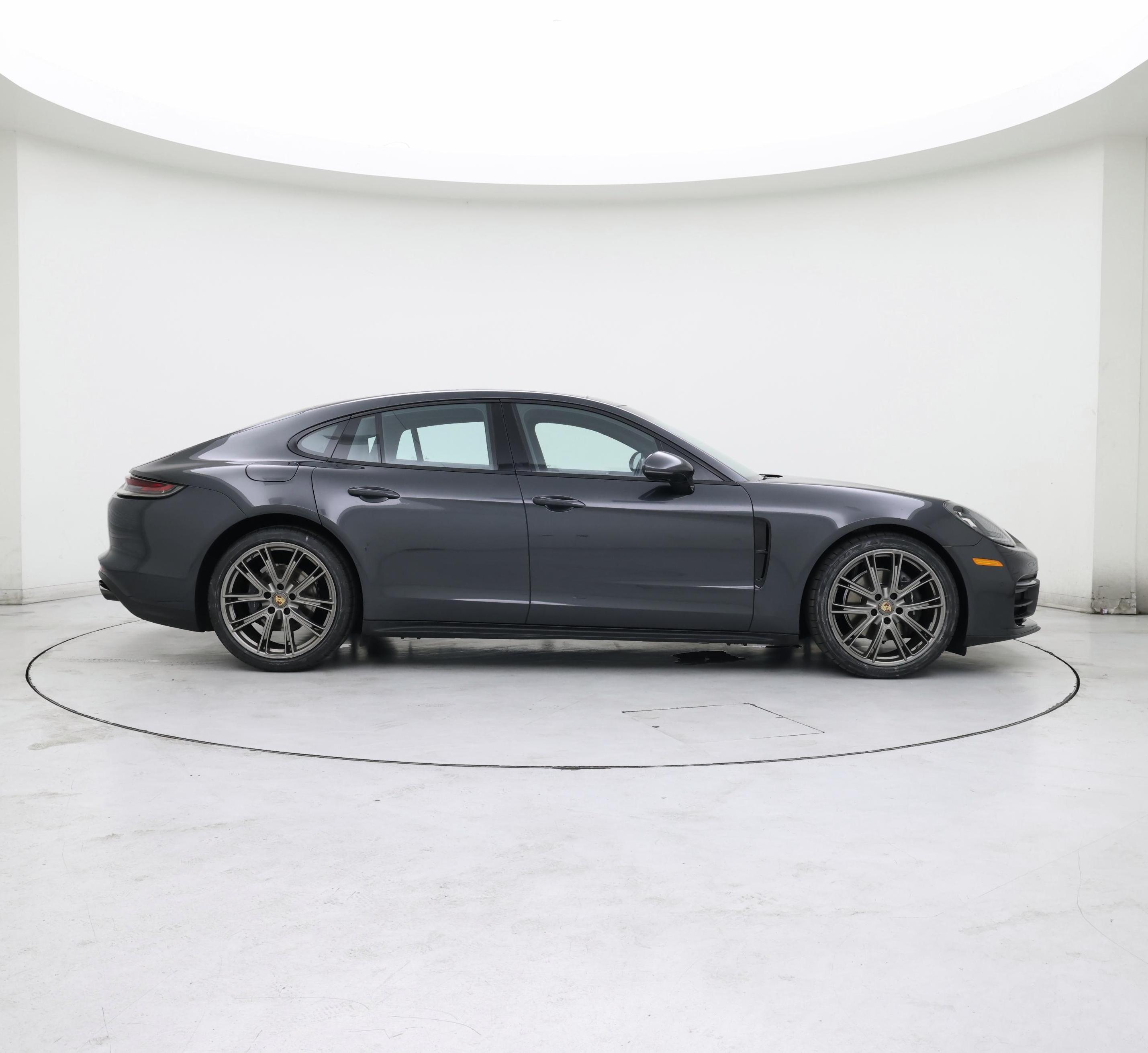 Thumbnail: 2022 Porsche Panamera - 7