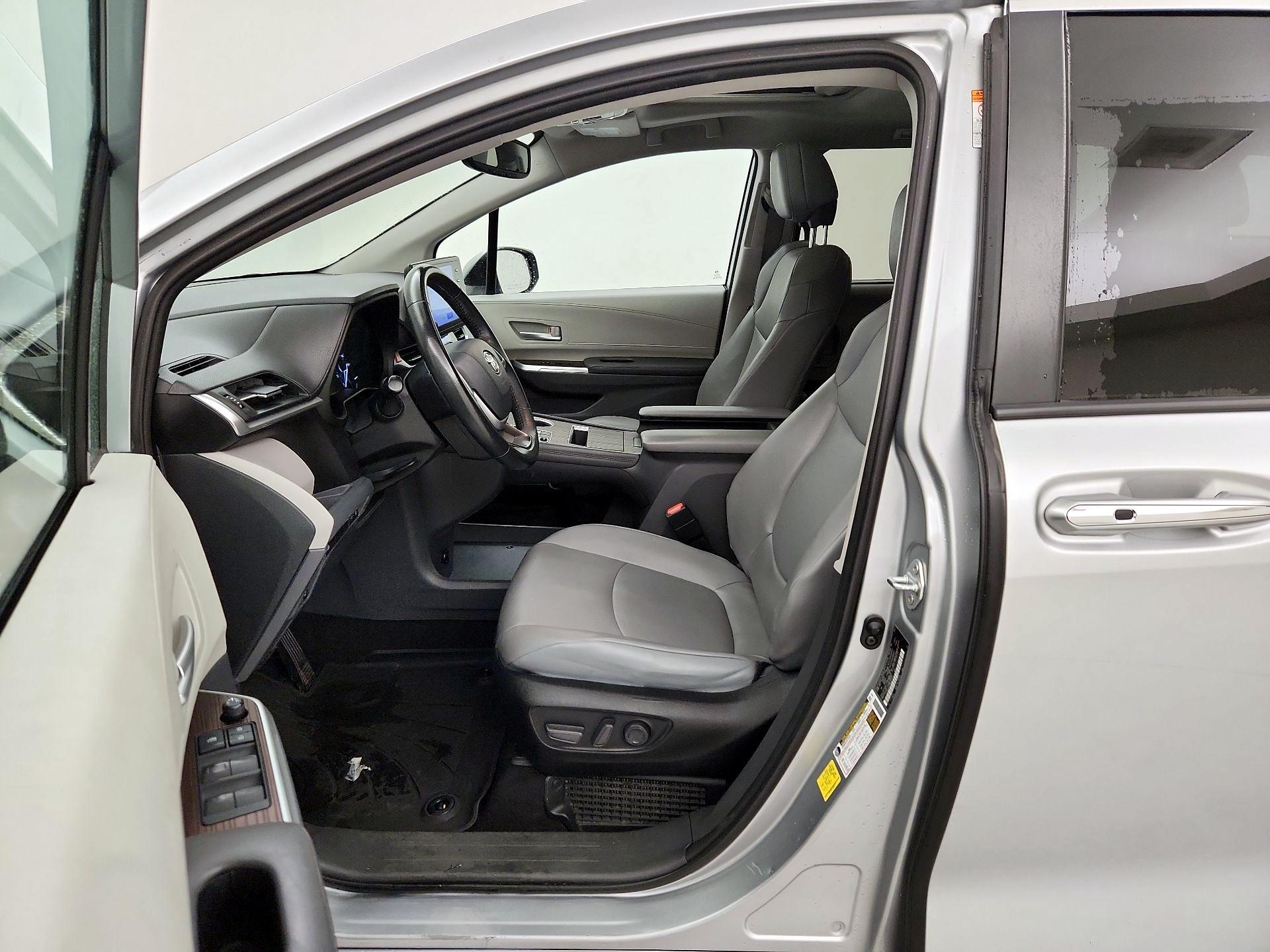 Thumbnail: 2022 Toyota Sienna - 11