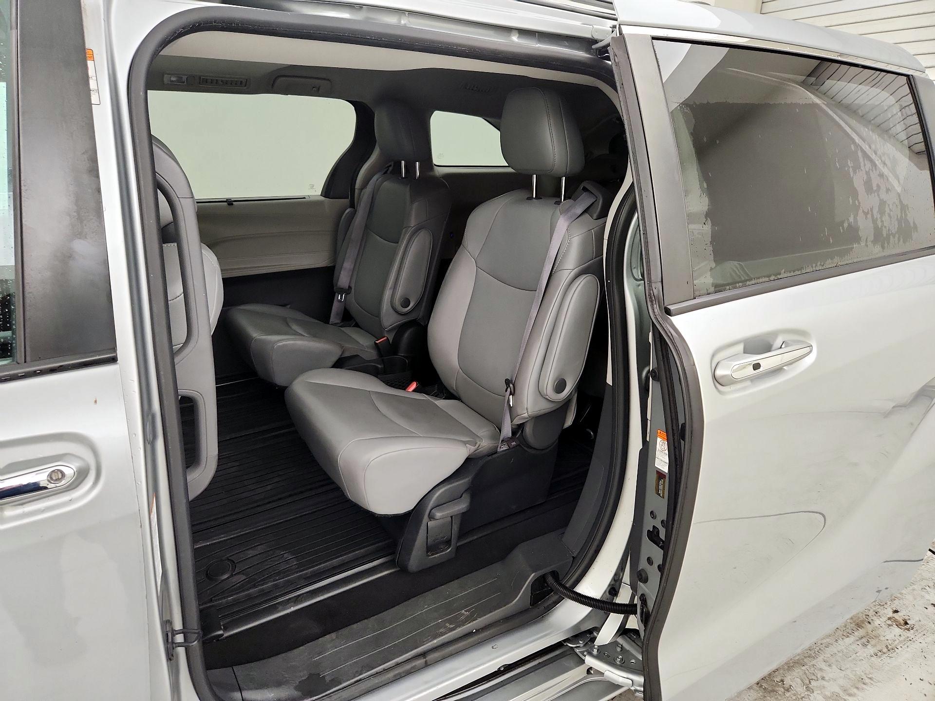 Thumbnail: 2022 Toyota Sienna - 20