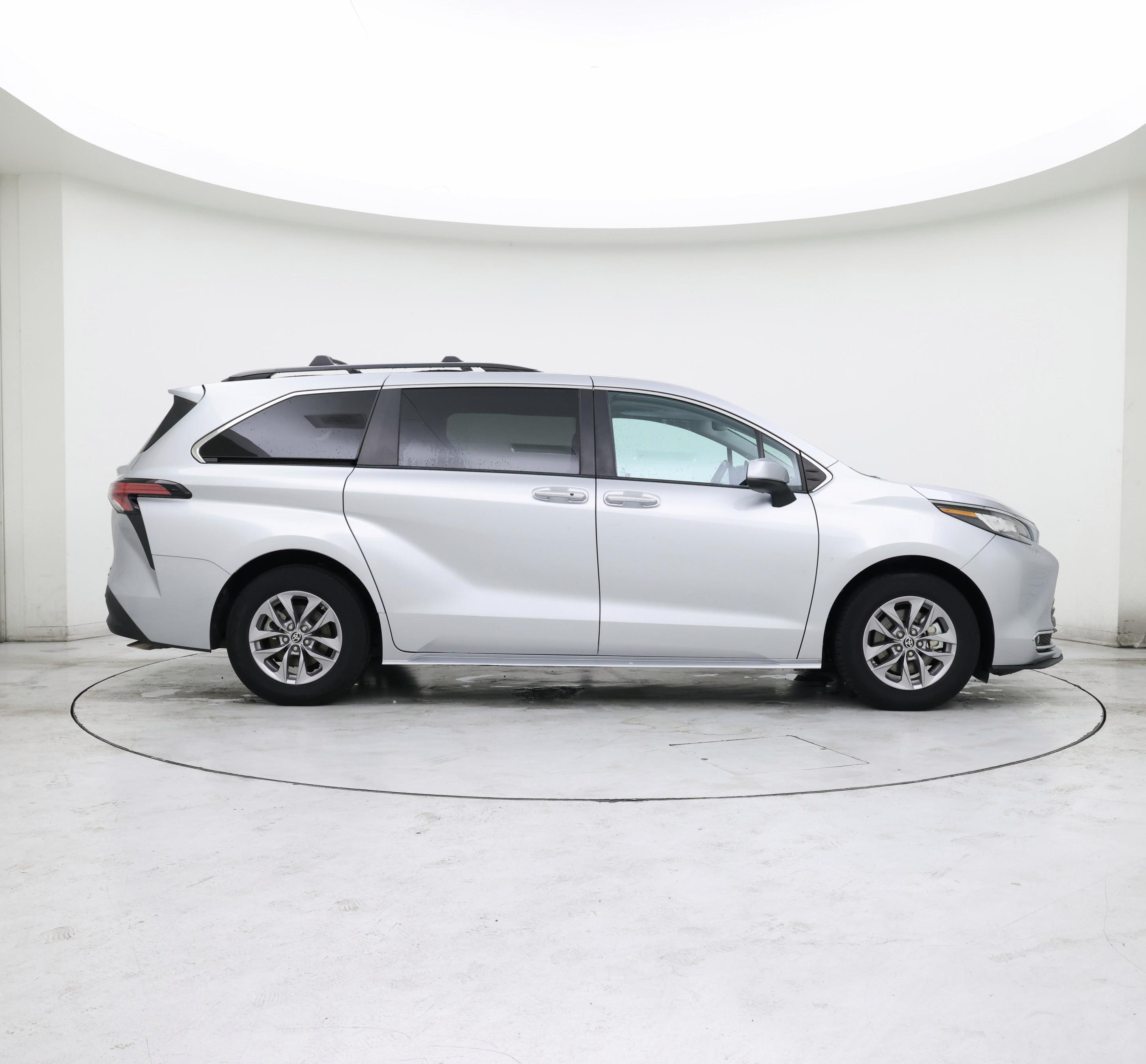 Thumbnail: 2022 Toyota Sienna - 7