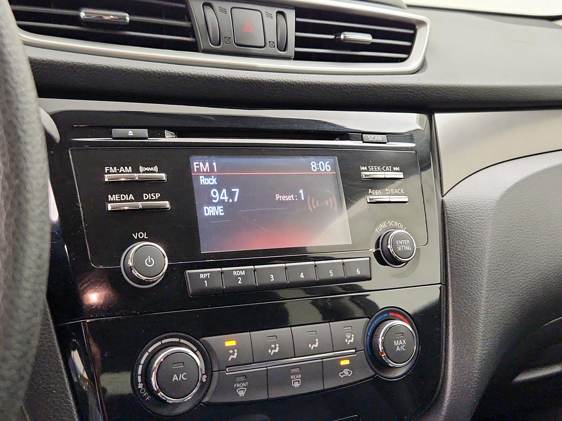 Thumbnail: 2016 Nissan Rogue - 15