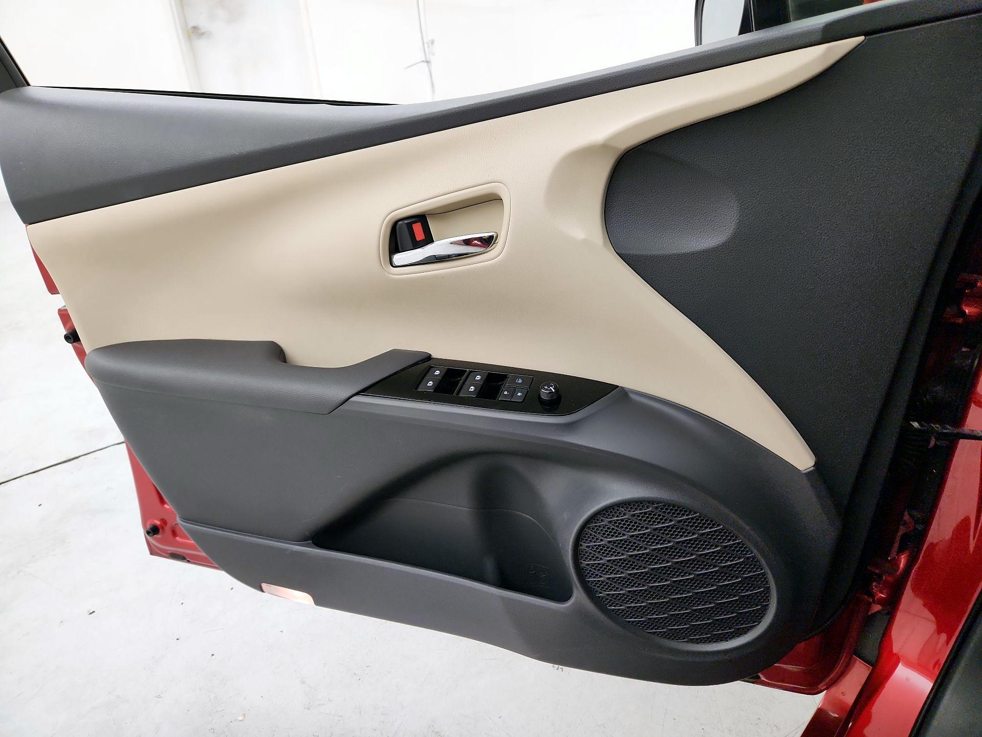 Thumbnail: 2016 Toyota Prius - 12