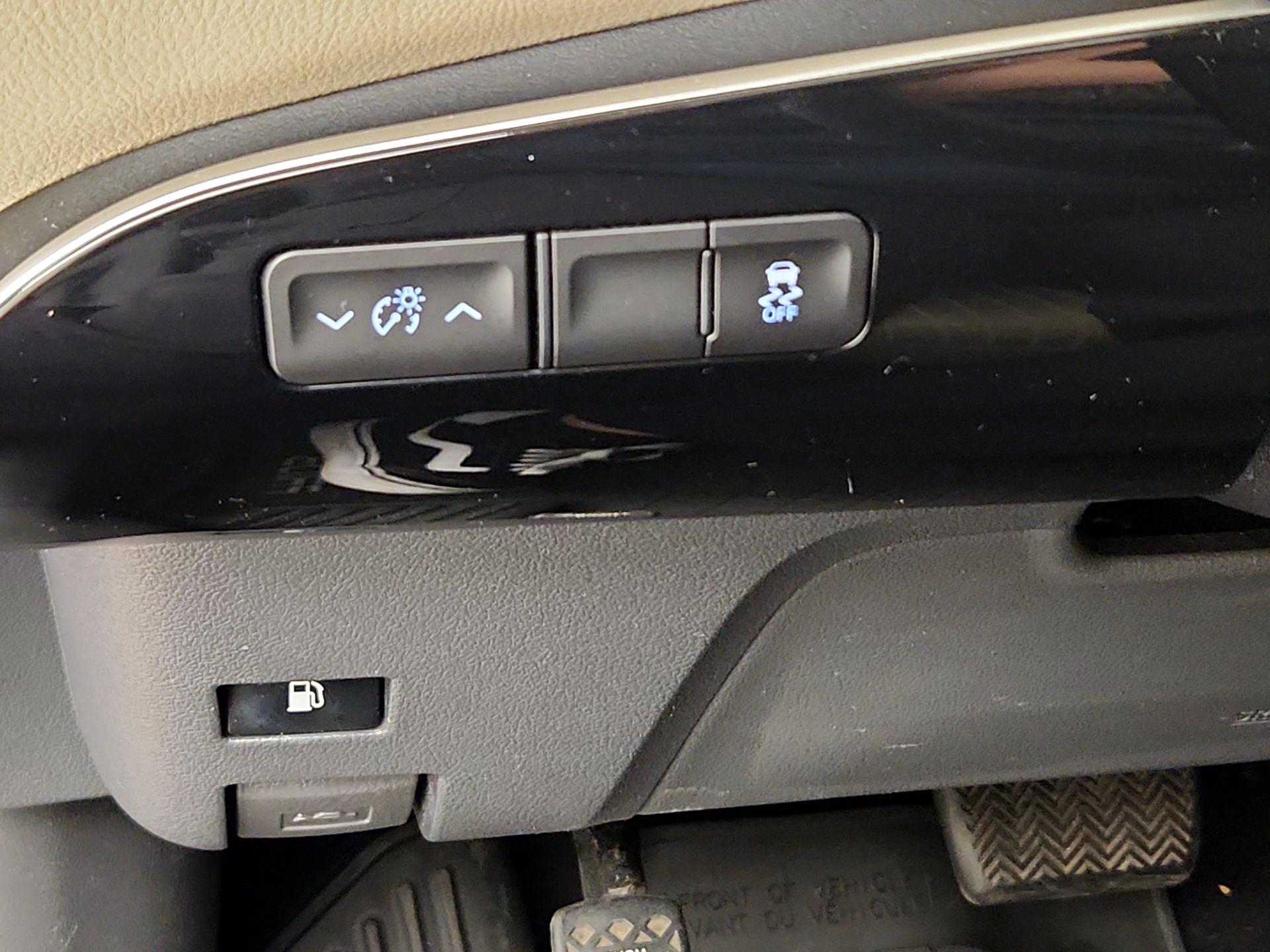 Thumbnail: 2016 Toyota Prius - 13