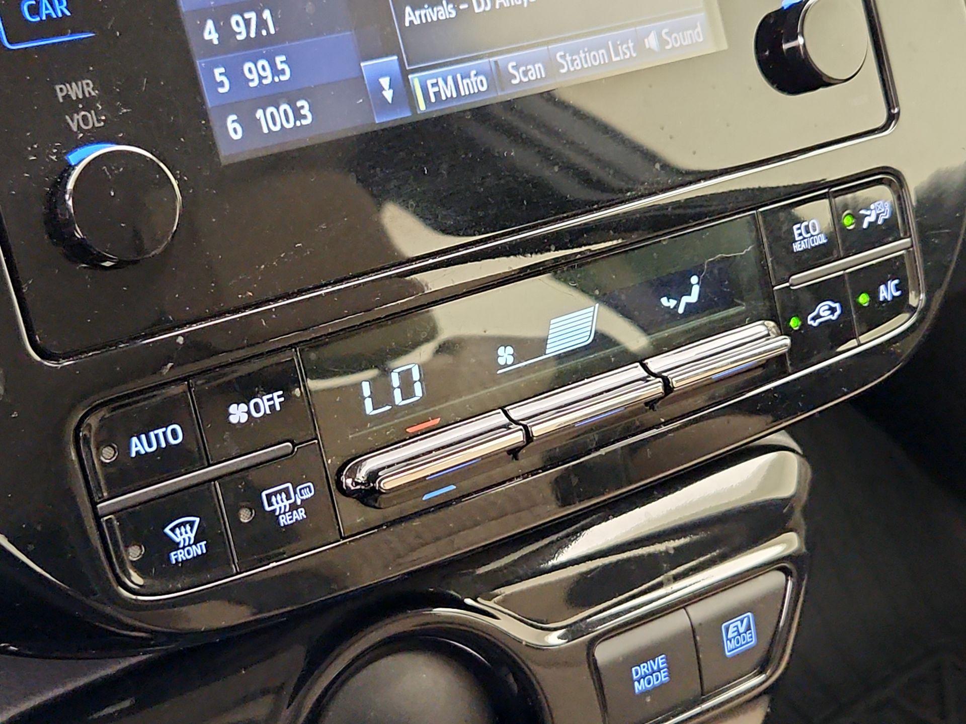 Thumbnail: 2016 Toyota Prius - 16