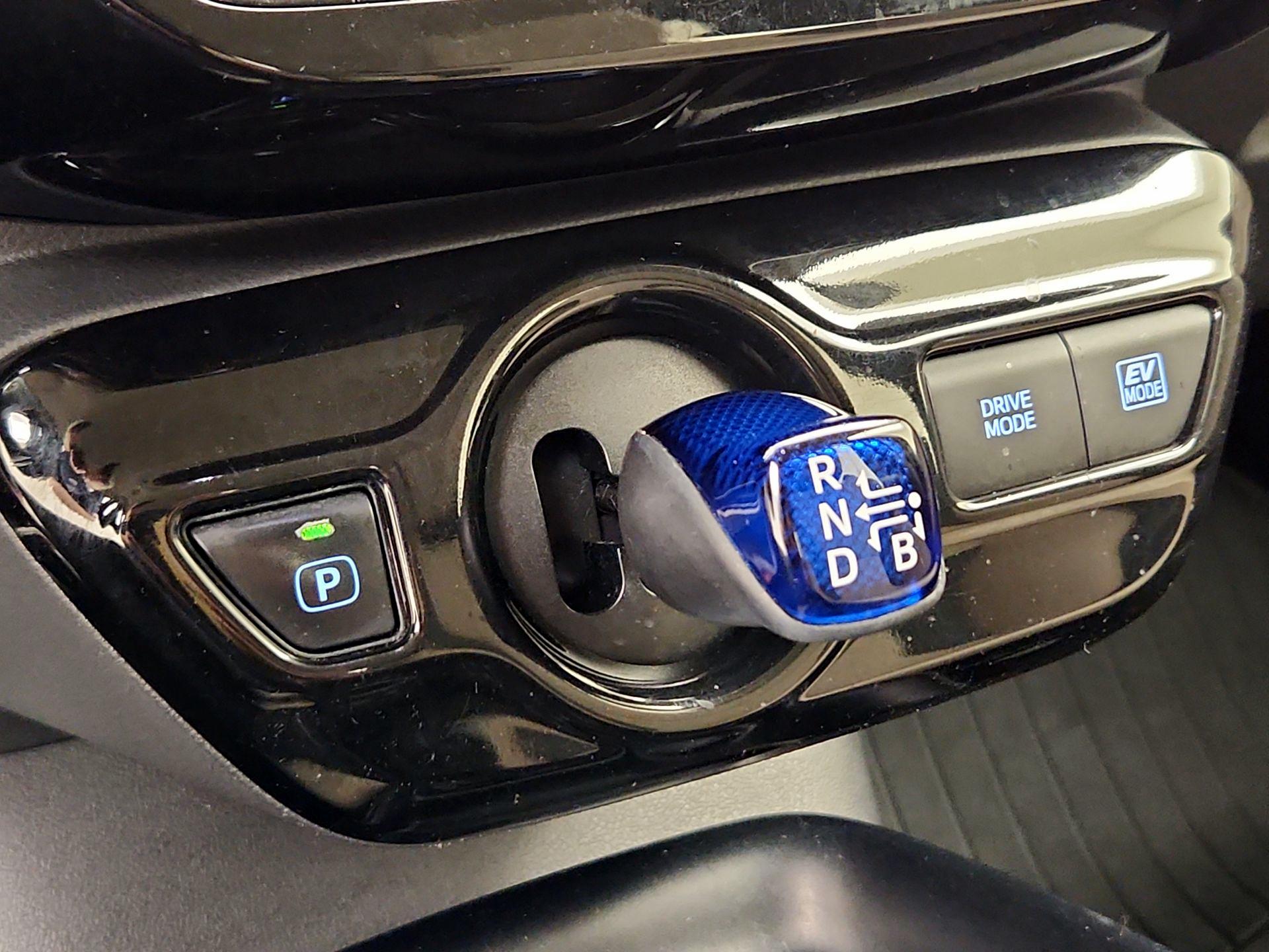 Thumbnail: 2016 Toyota Prius - 17