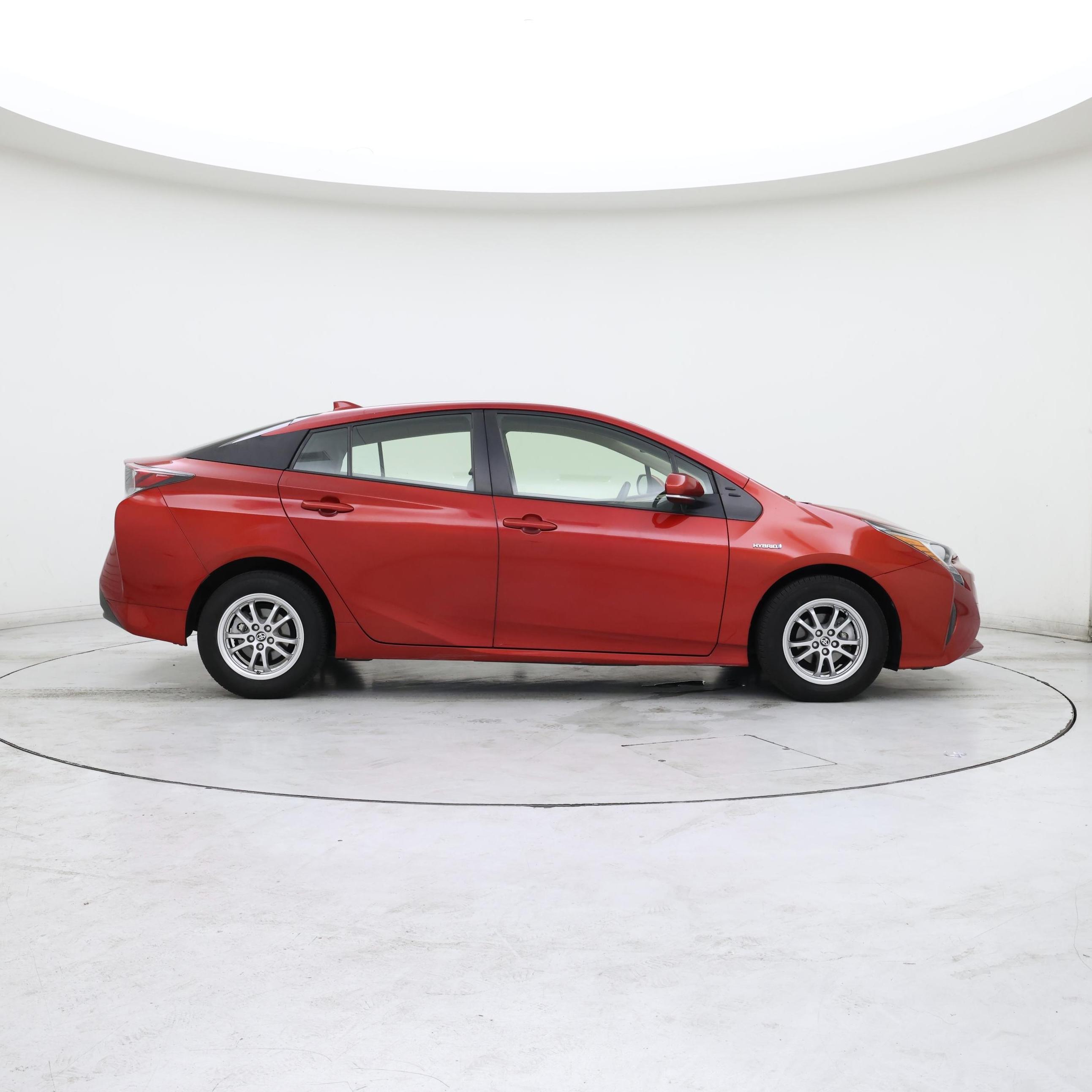 Thumbnail: 2016 Toyota Prius - 7