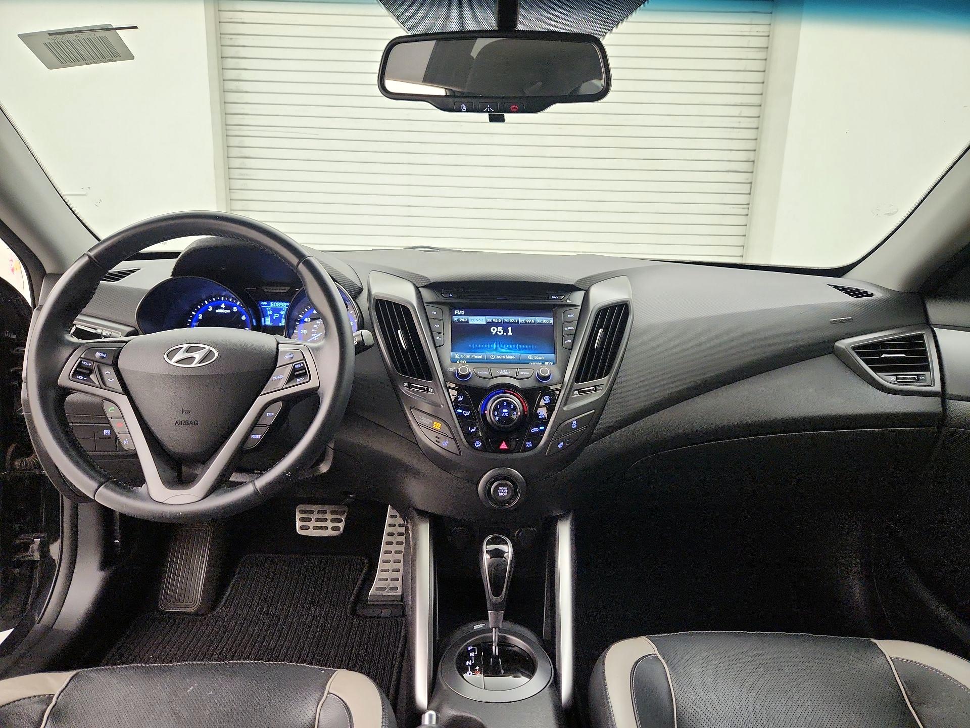 Thumbnail: 2015 Hyundai Veloster - 9