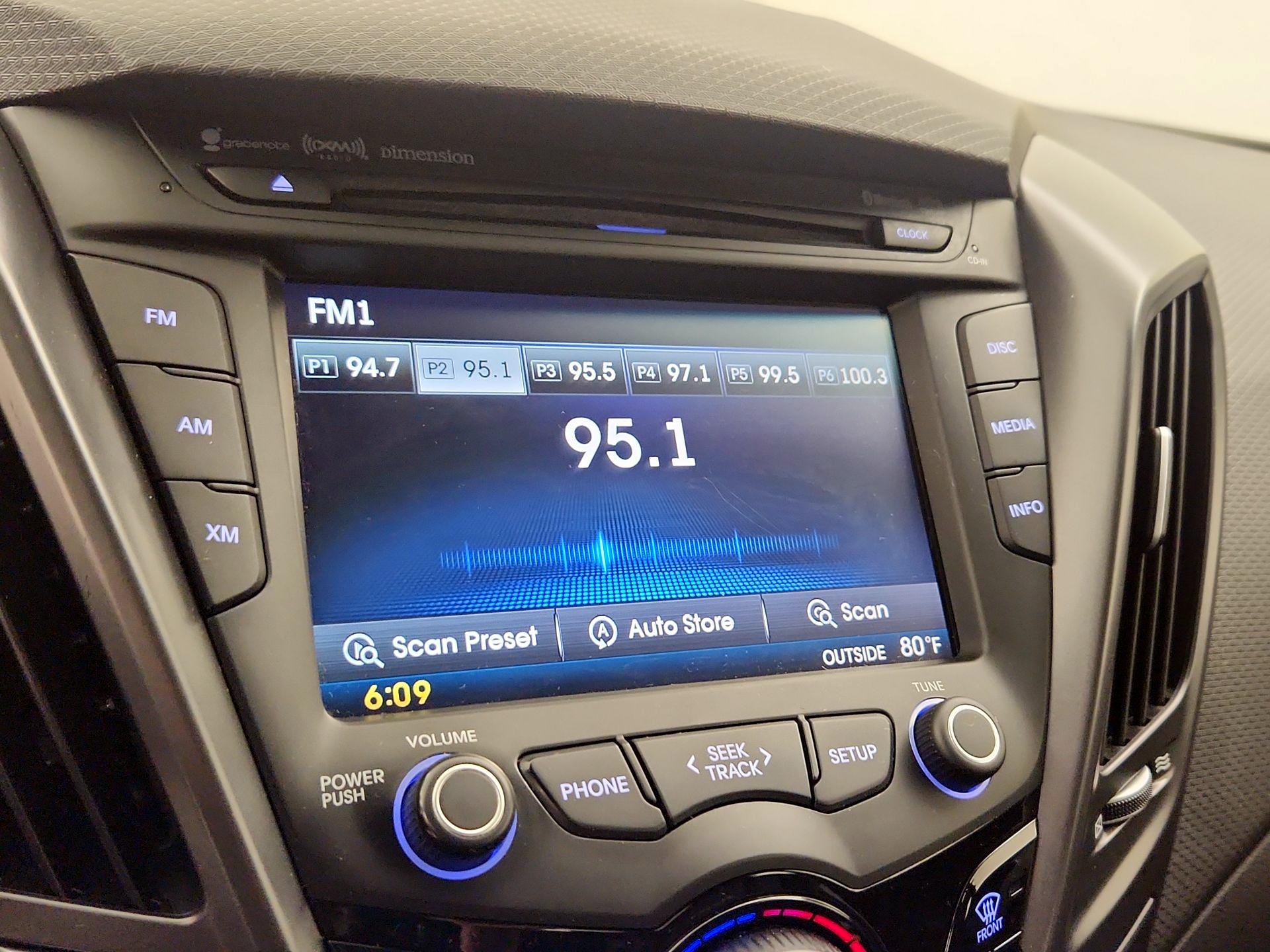 Thumbnail: 2015 Hyundai Veloster - 15