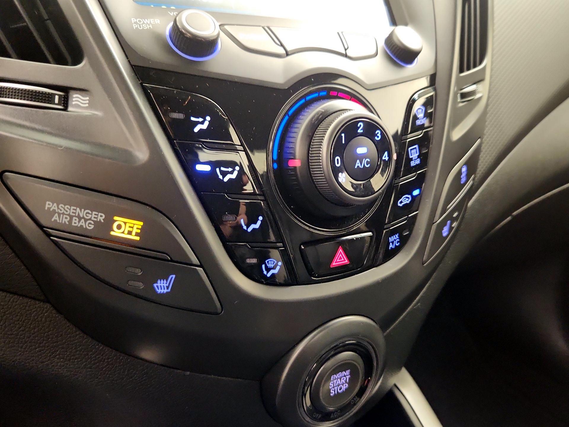 Thumbnail: 2015 Hyundai Veloster - 16