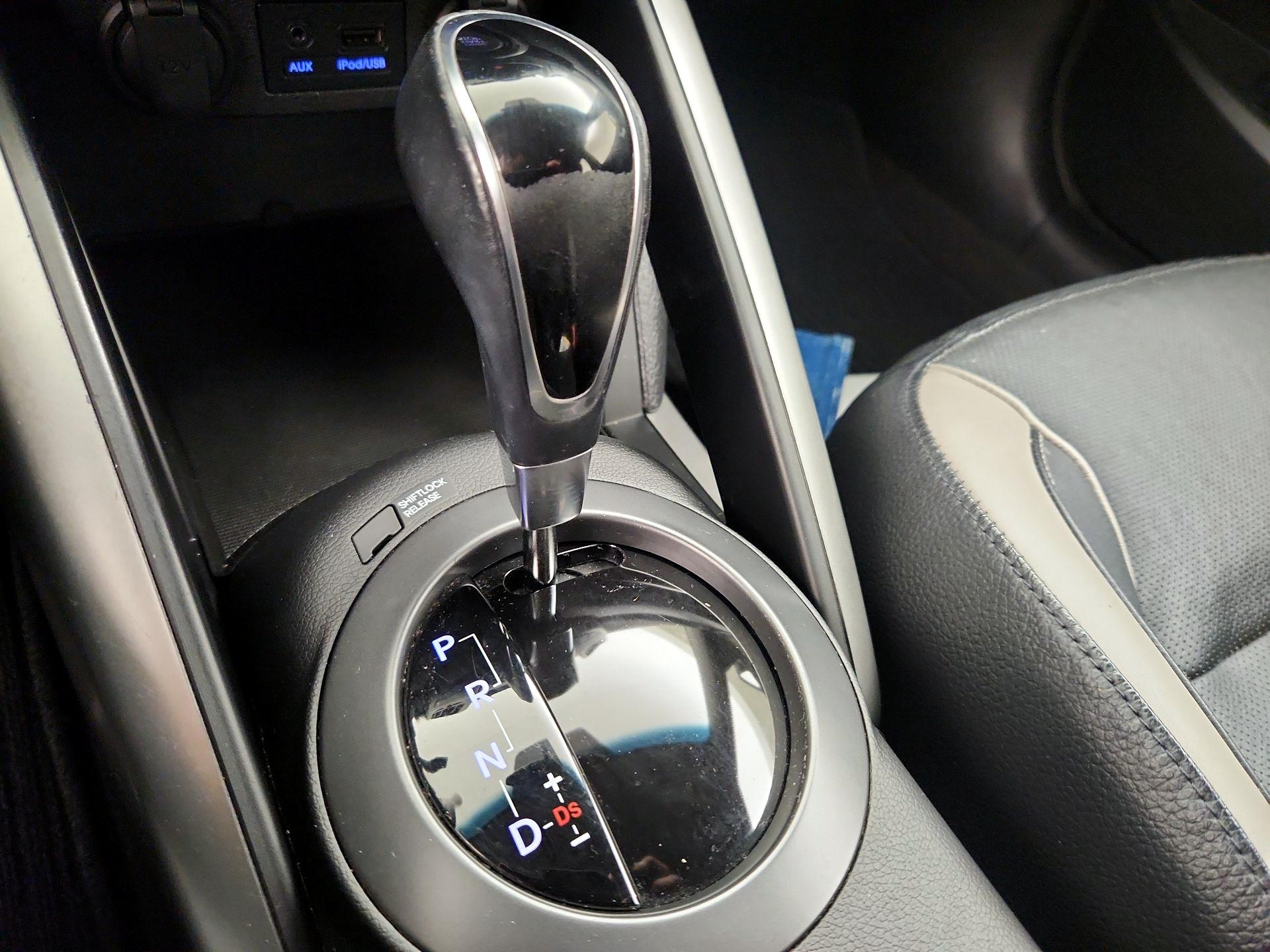 Thumbnail: 2015 Hyundai Veloster - 17