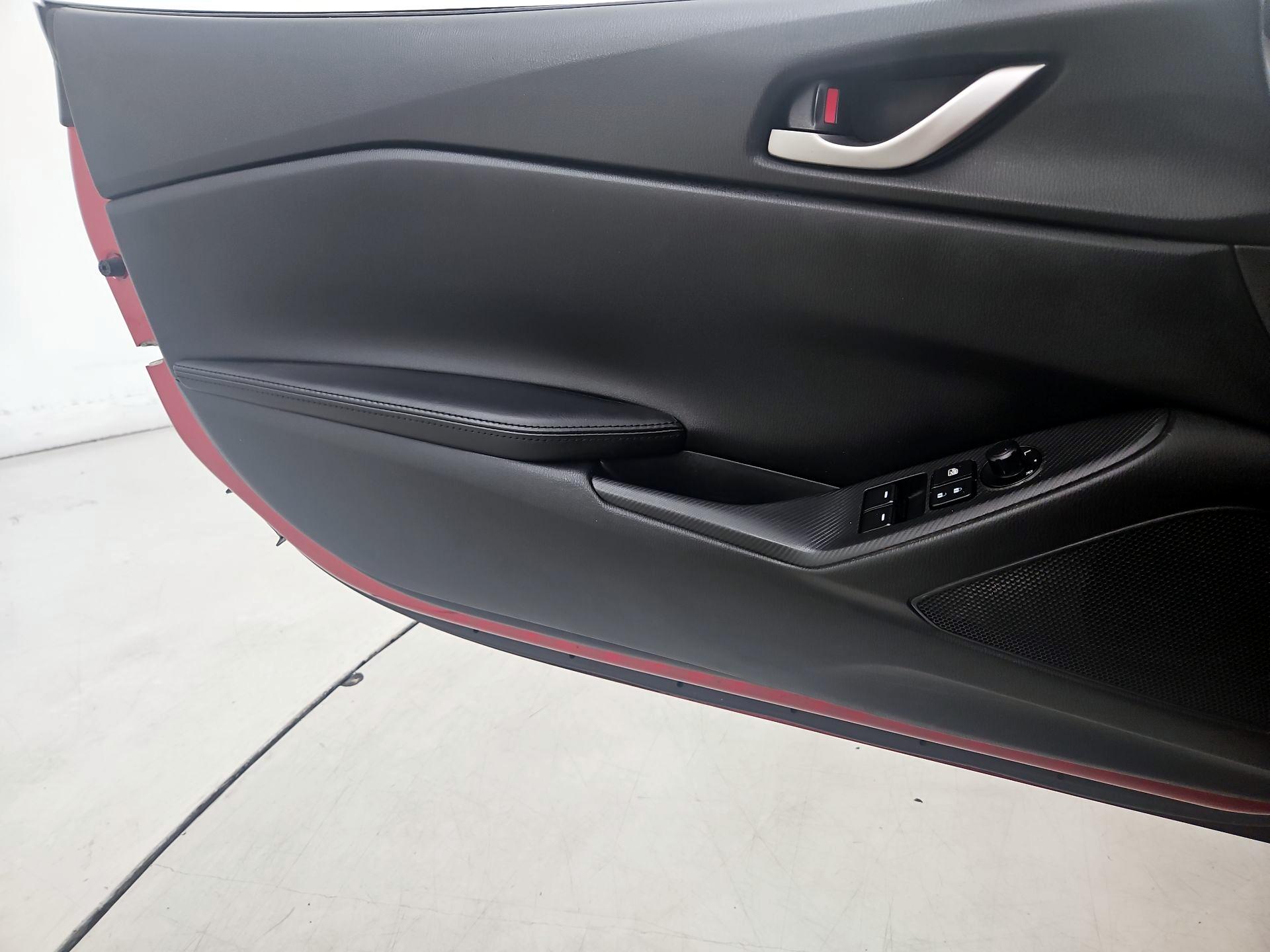 Thumbnail: 2019 Mazda MX-5 Miata - 10
